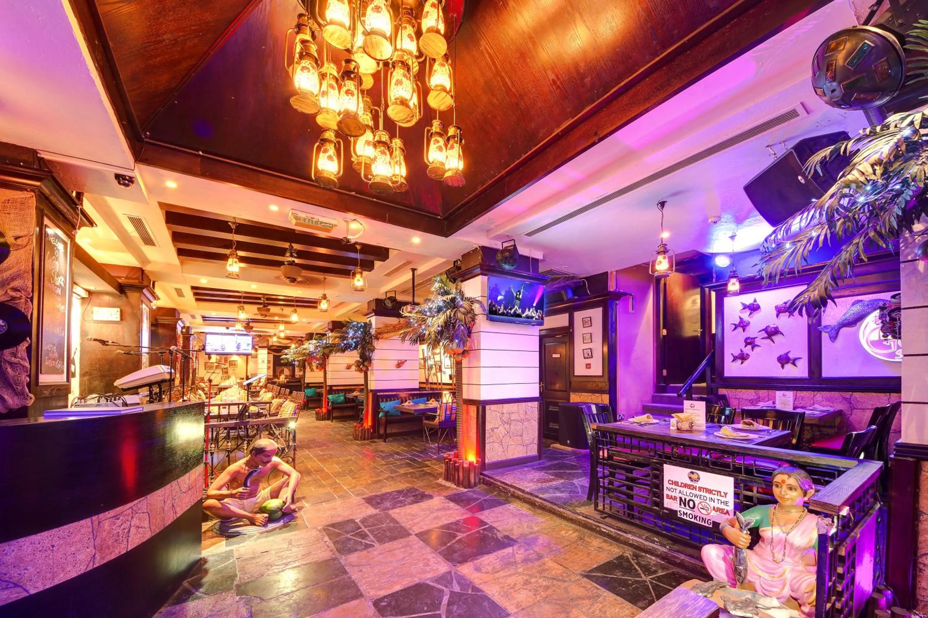 Restaurant/places to eat in Ascot Hotel