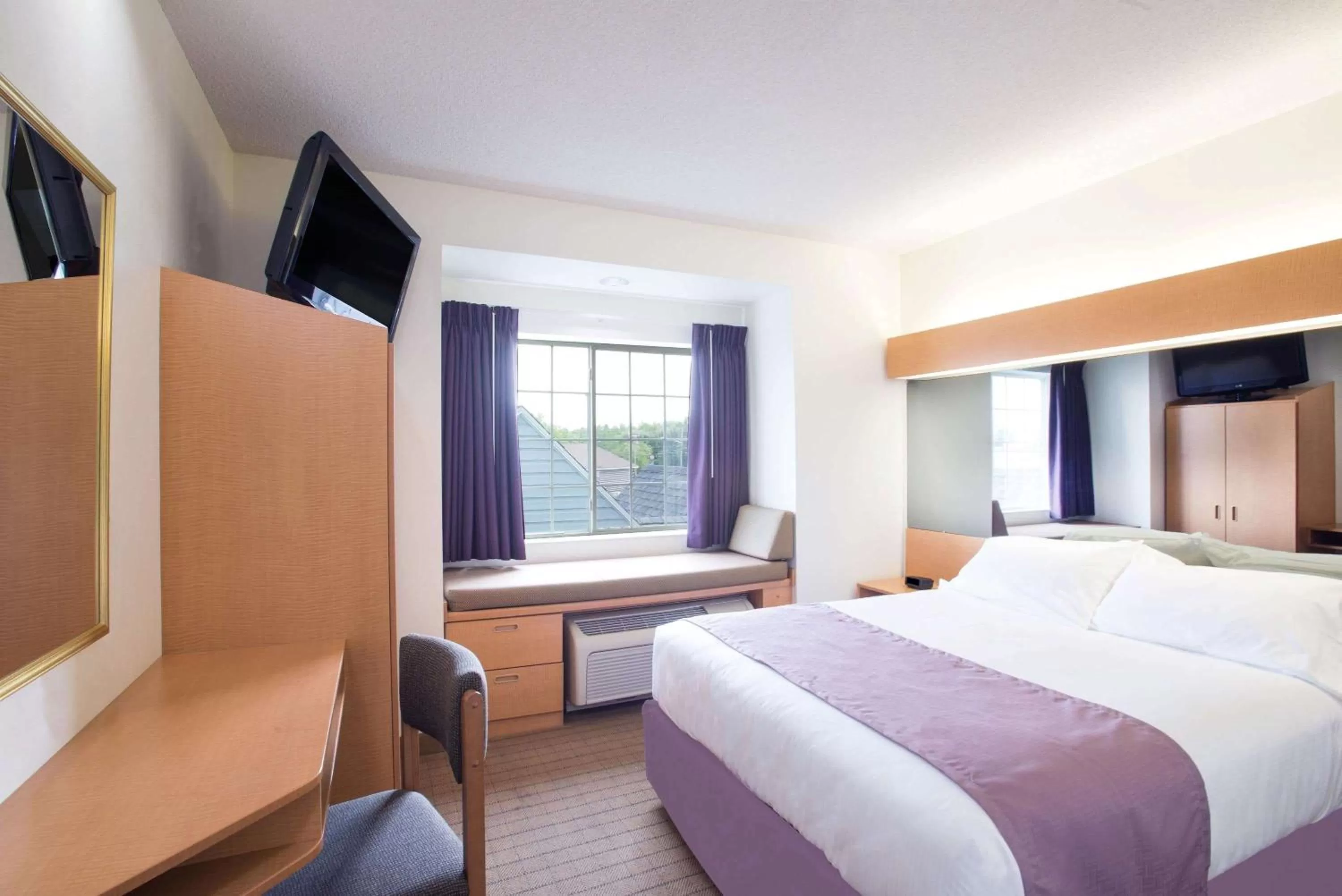 Photo of the whole room, Bed in Microtel Inn & Suites by Wyndham Plattsburgh