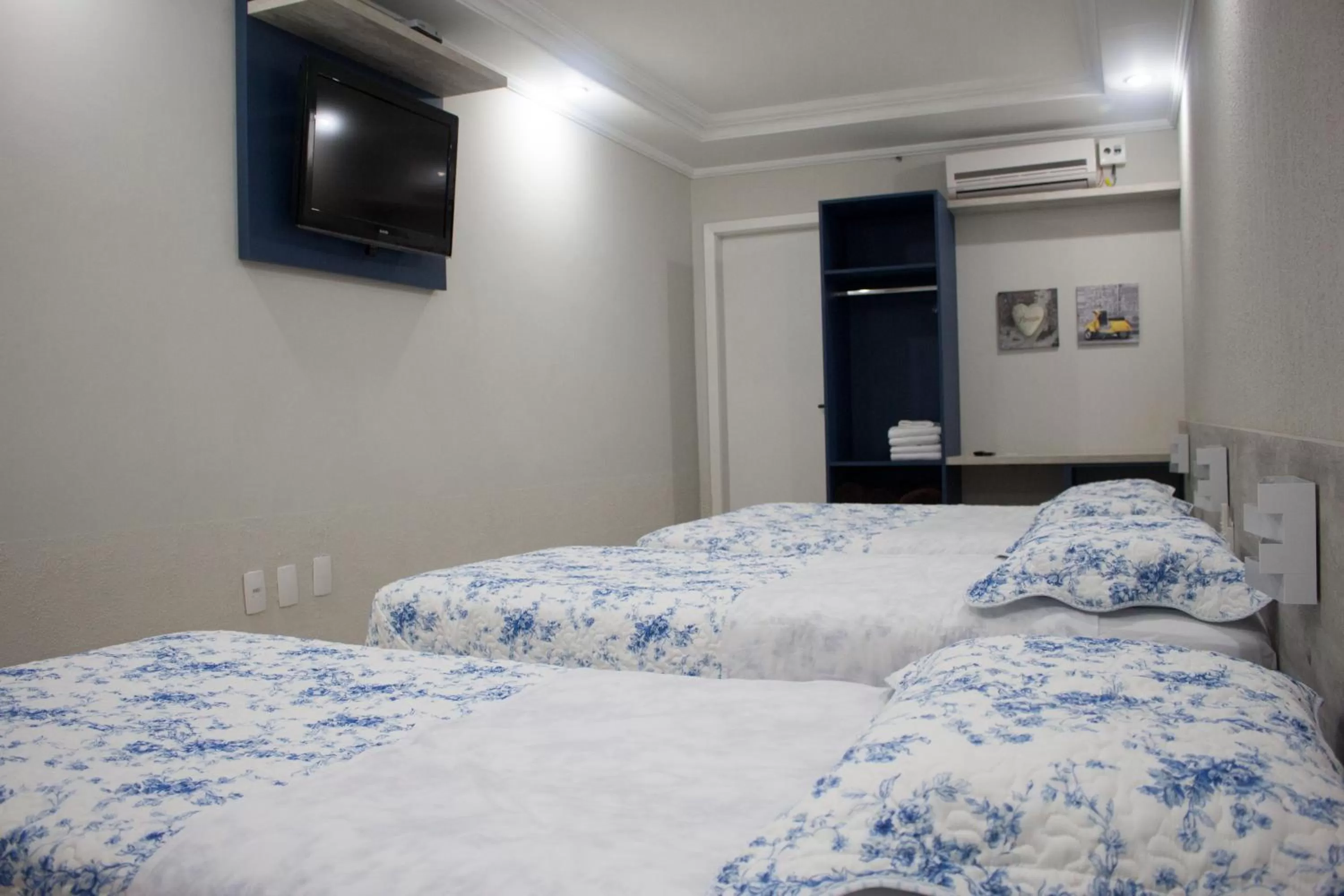 Bedroom, Bed in Hotel Dois Irmãos