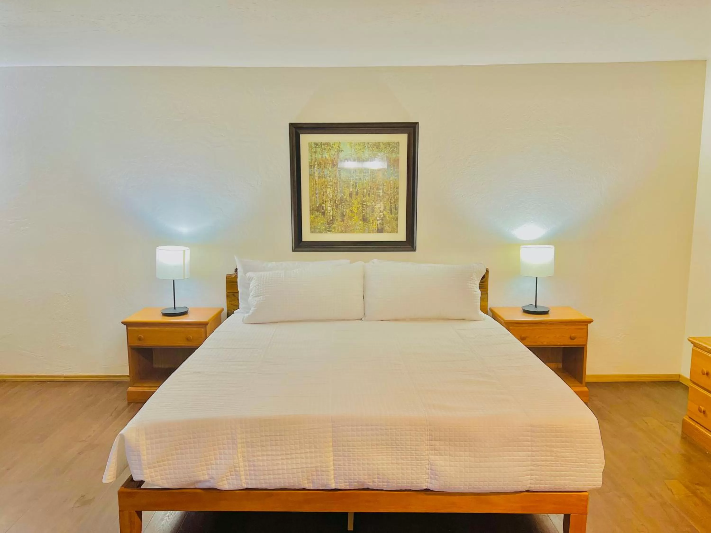 Bed in TimberLodge Inn