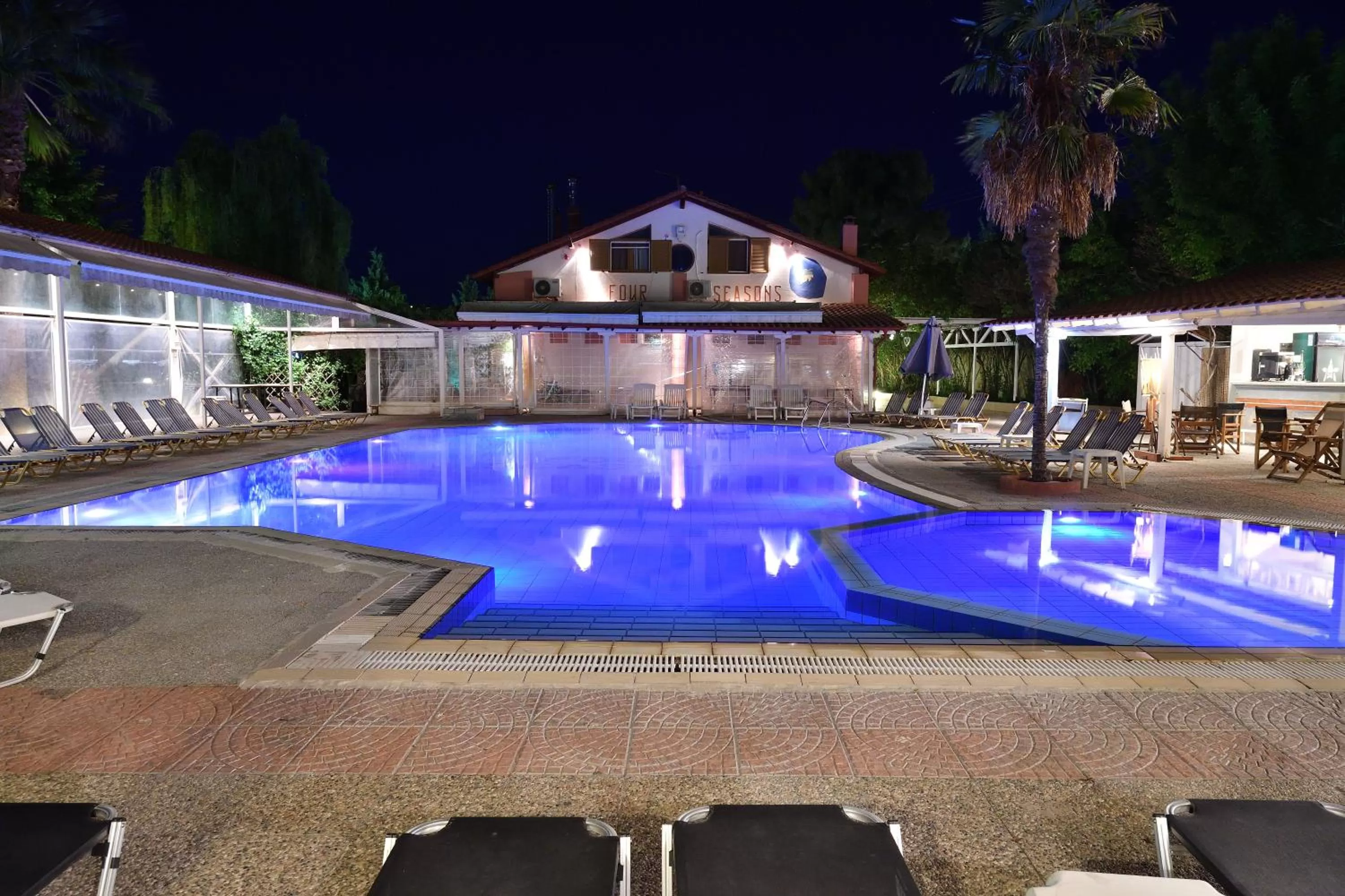 Restaurant/places to eat in Four Seasons Hotel