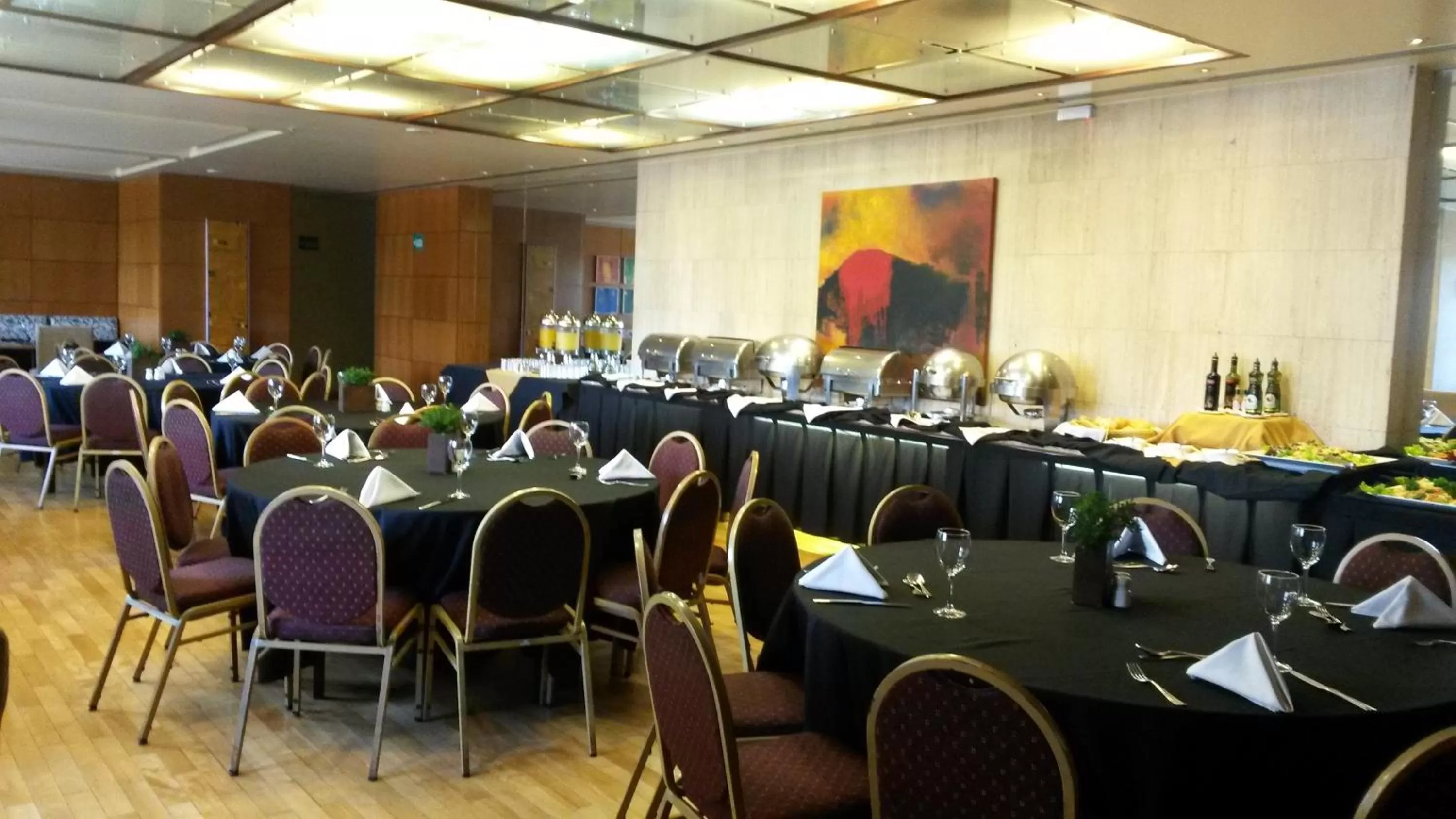 Restaurant/places to eat in Grand Bittar Hotel