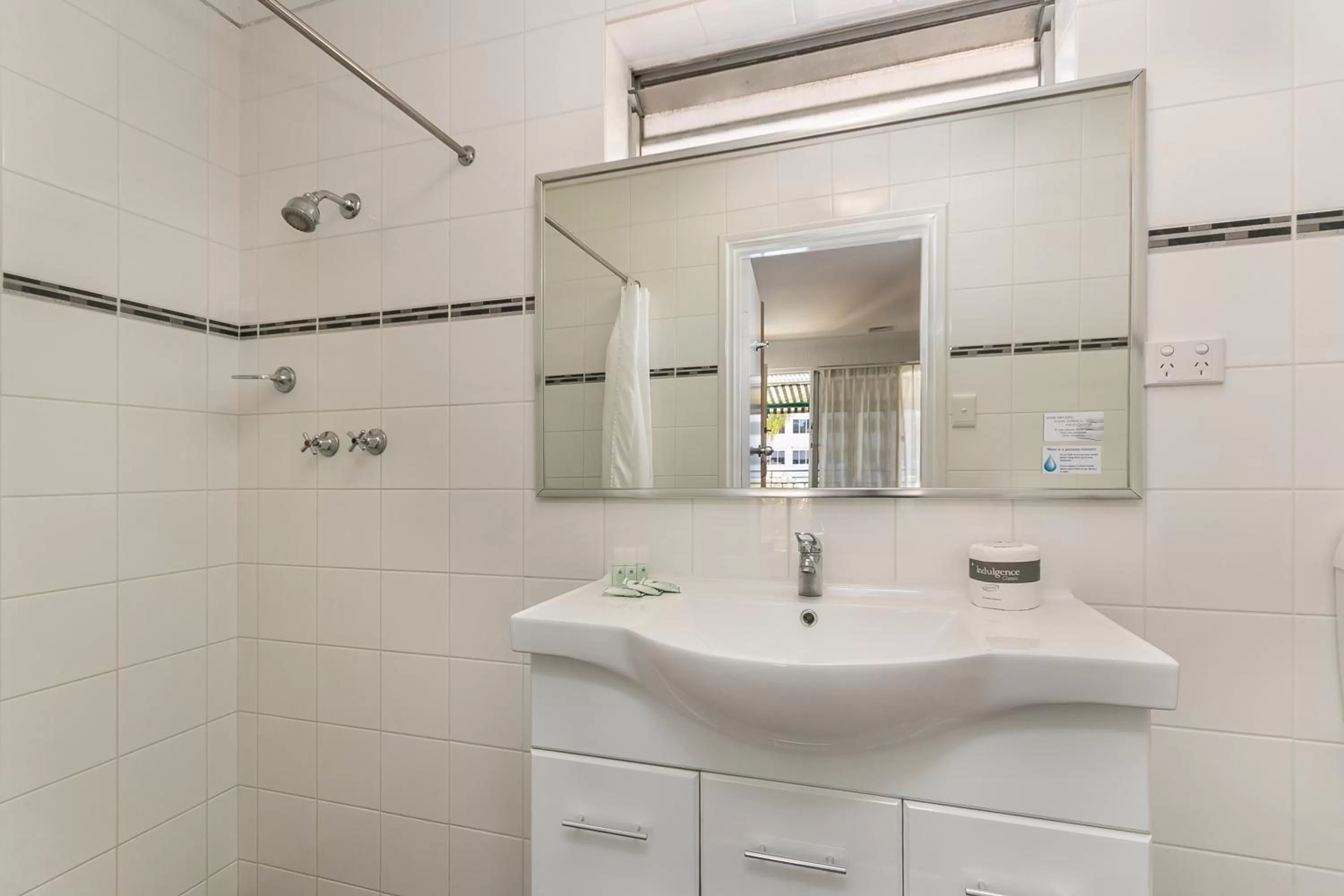 Bathroom in Flag Motor Lodge