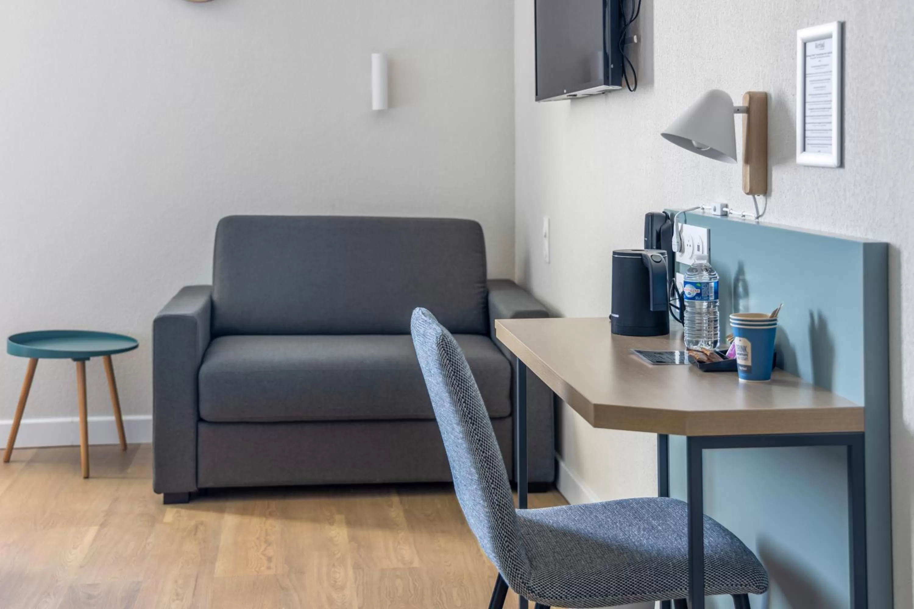 TV and multimedia in Kyriad Bordeaux Nord Sainte Eulalie