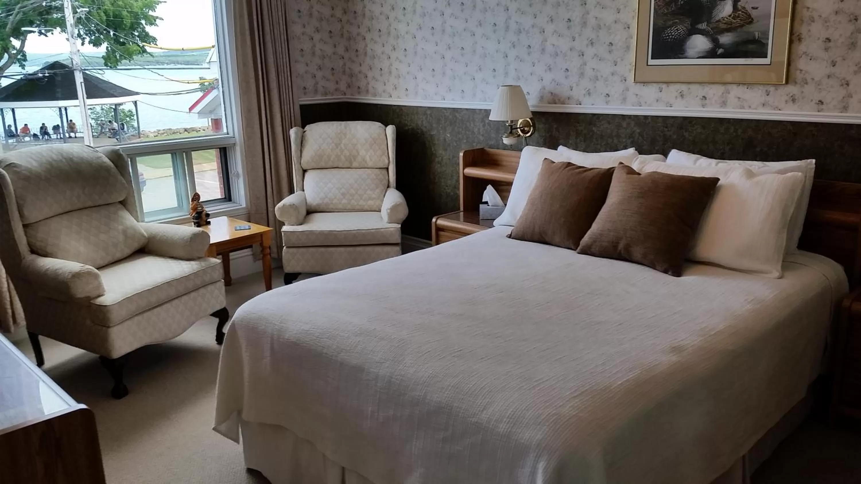 Day, Bed in Bayside Inn