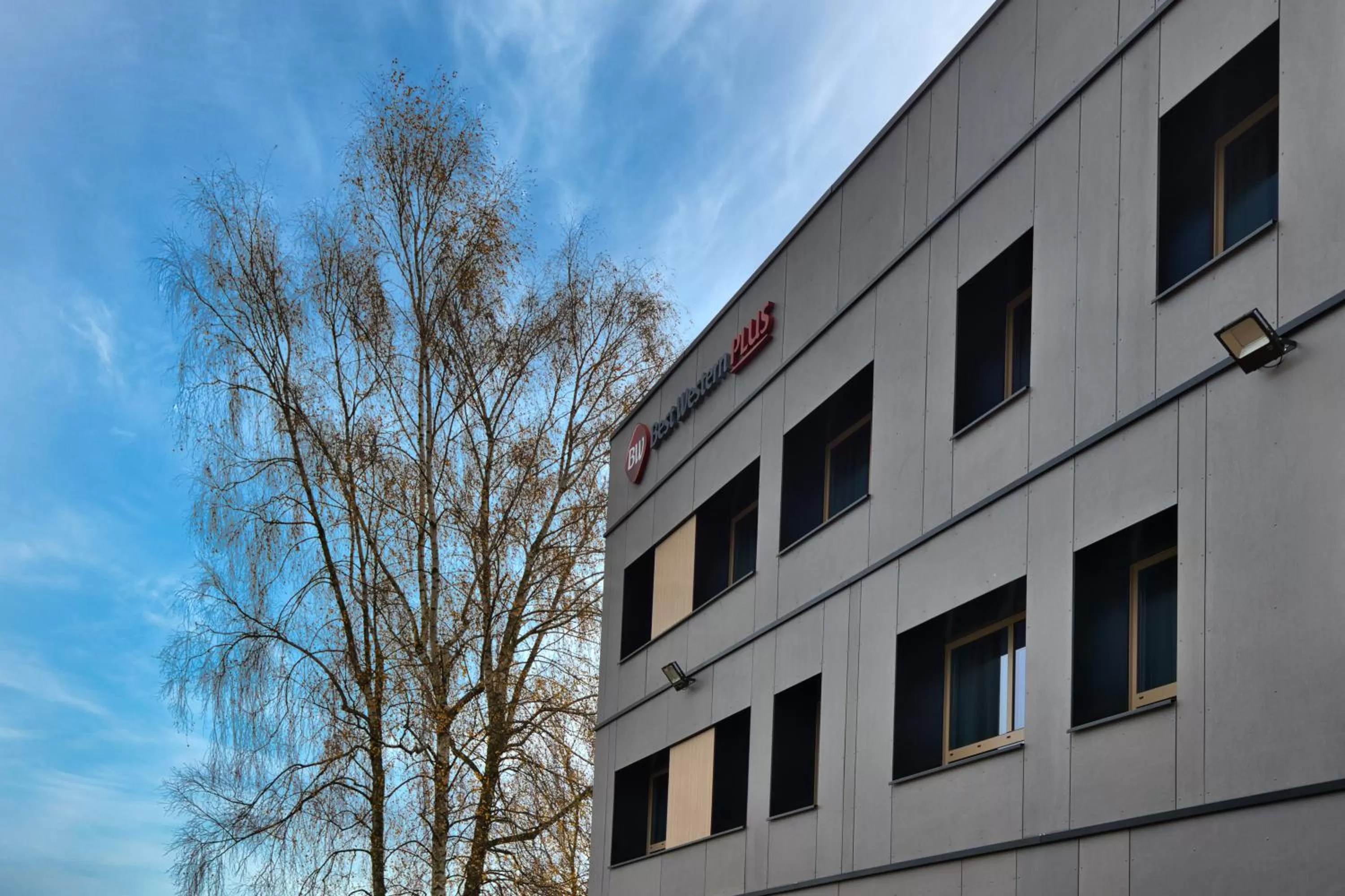 Property building in Best Western Plus Le Conquerant Rouen Nord