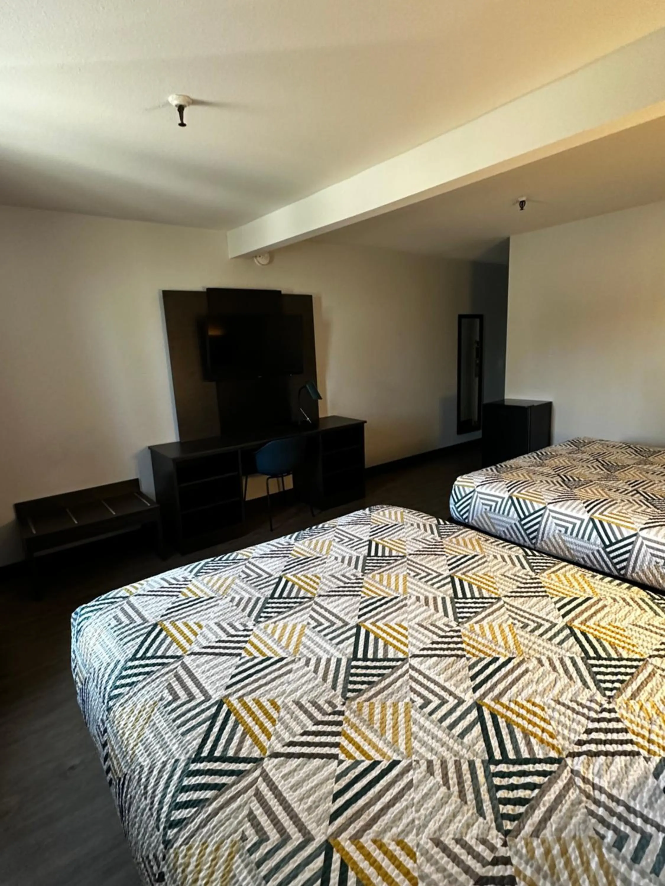 Bed in Motel 6-San Diego, CA - Hotel Circle - Mission Valley