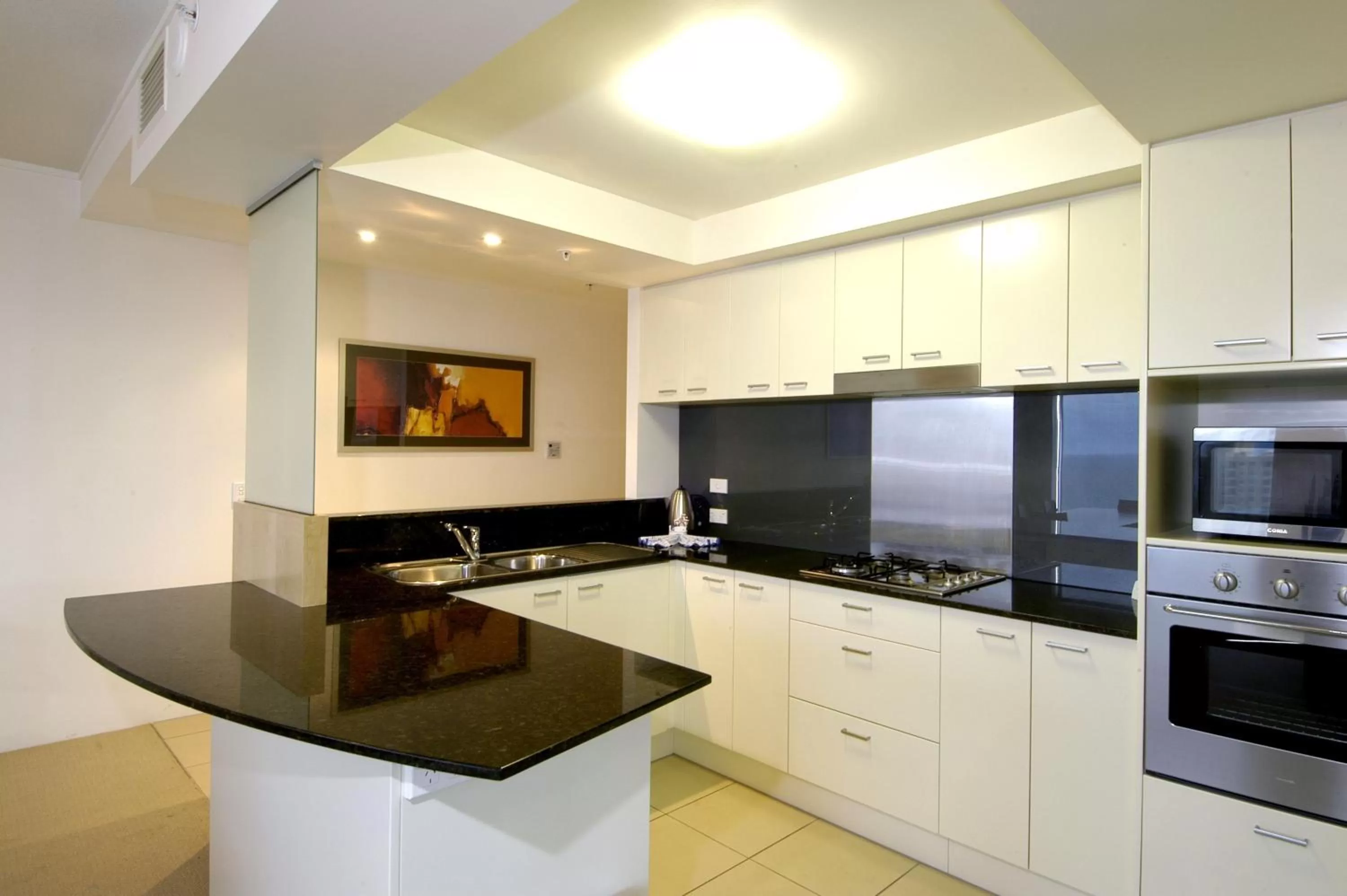 Kitchen or kitchenette in Mantra Broadbeach on the Park