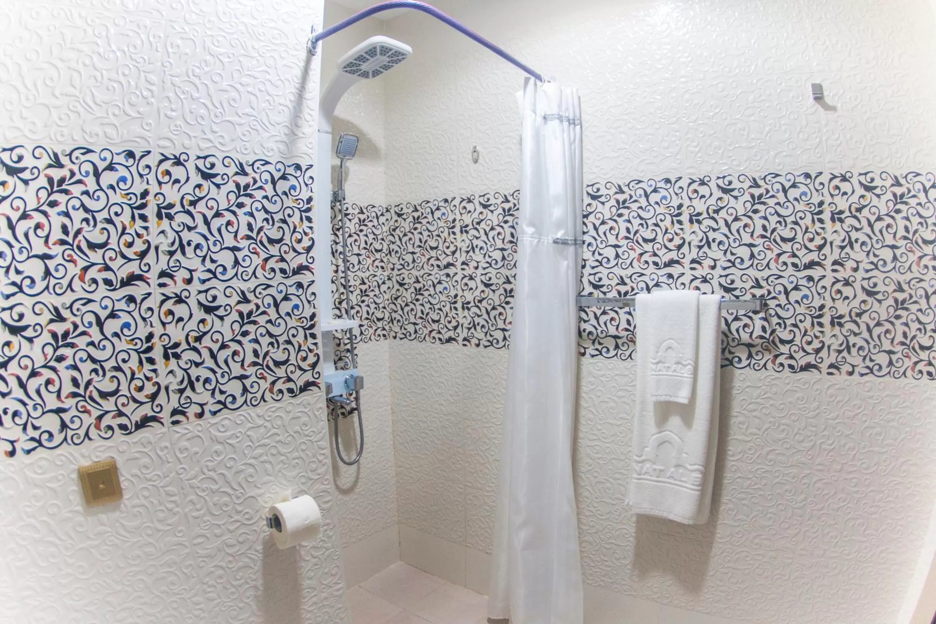 Shower in Madinat Al Bahr Business & Spa Hotel
