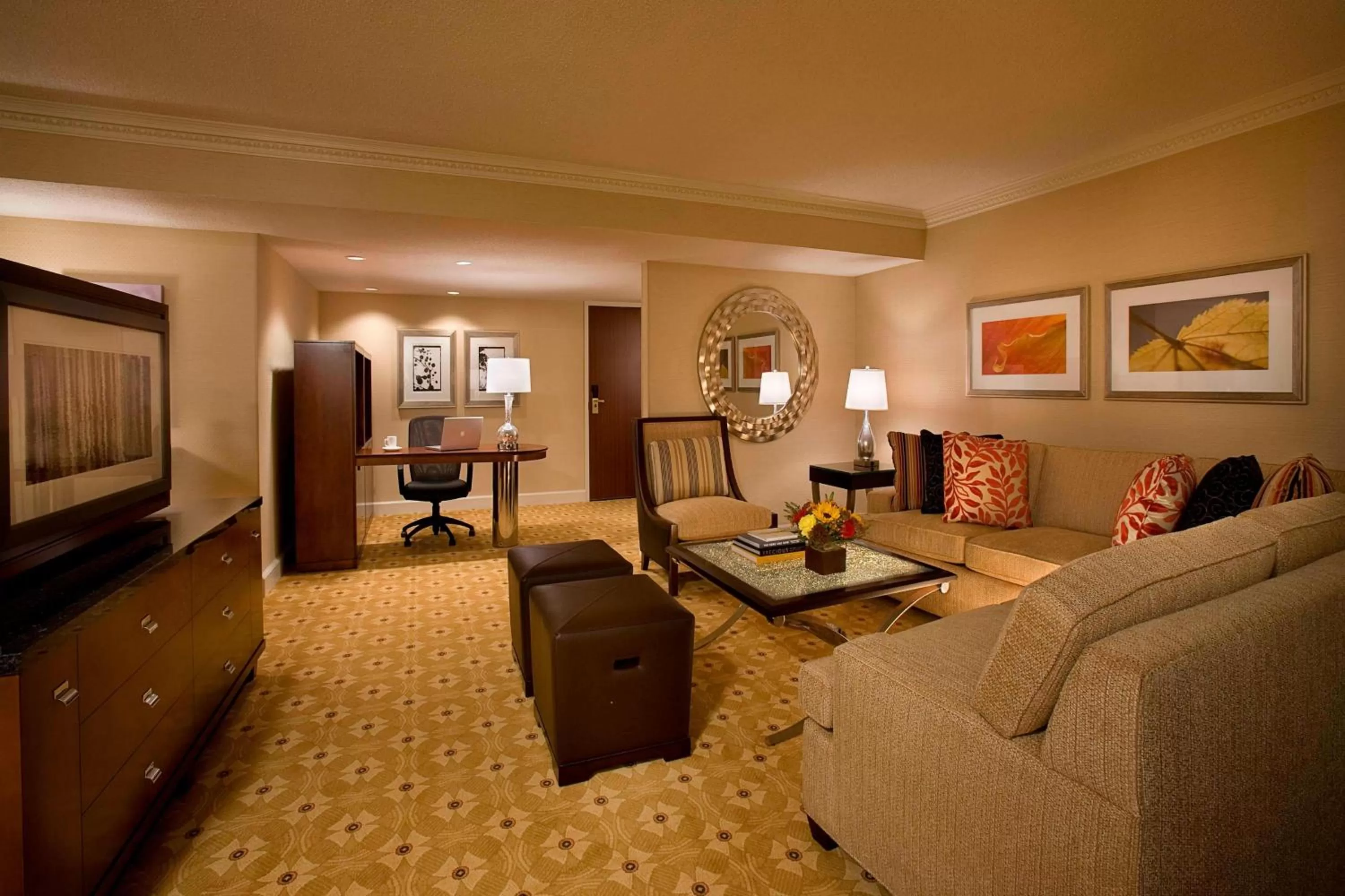 Photo of the whole room in Toronto Airport Marriott Hotel