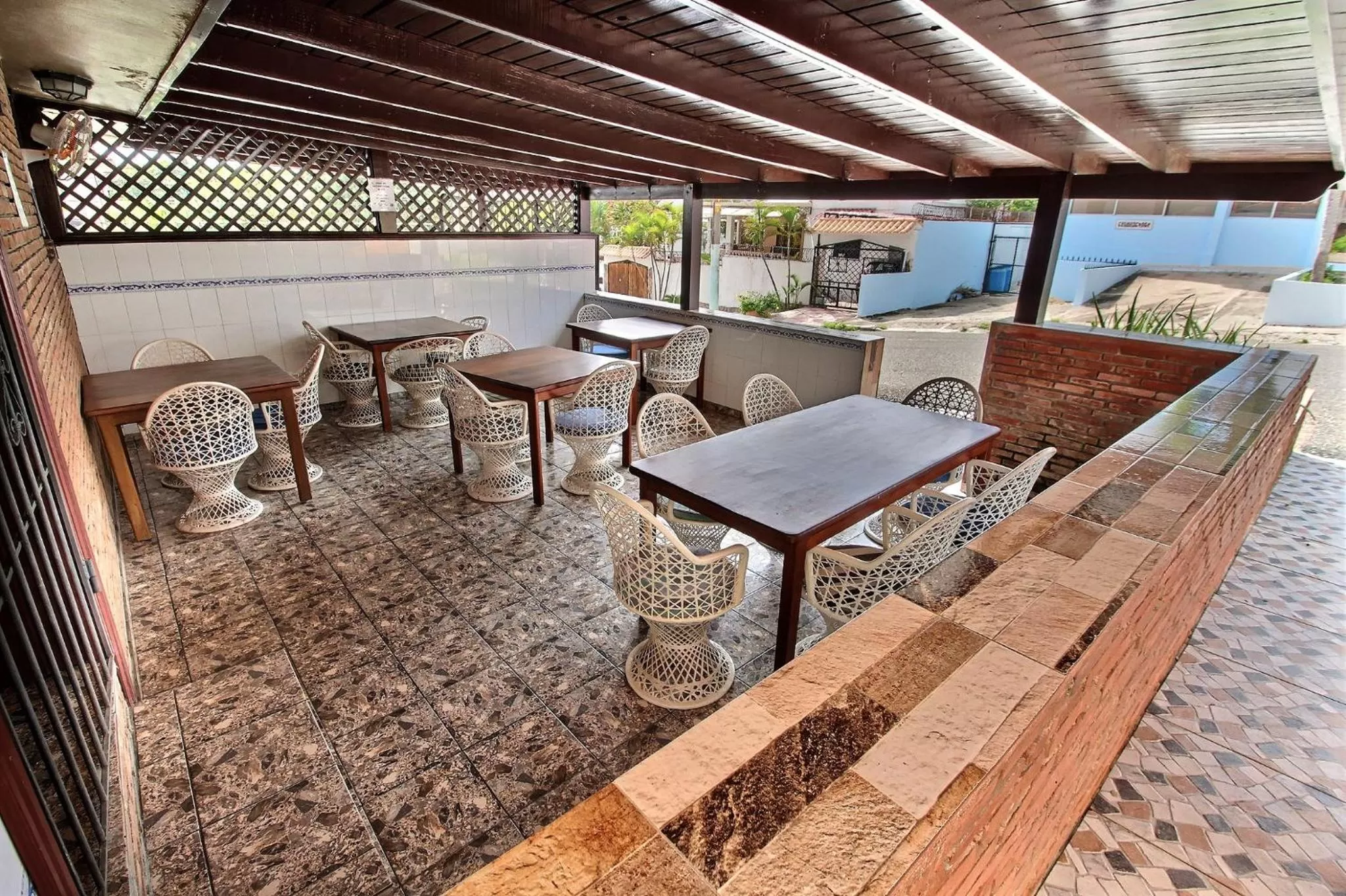 Restaurant/places to eat in Hotel Garant & Suites