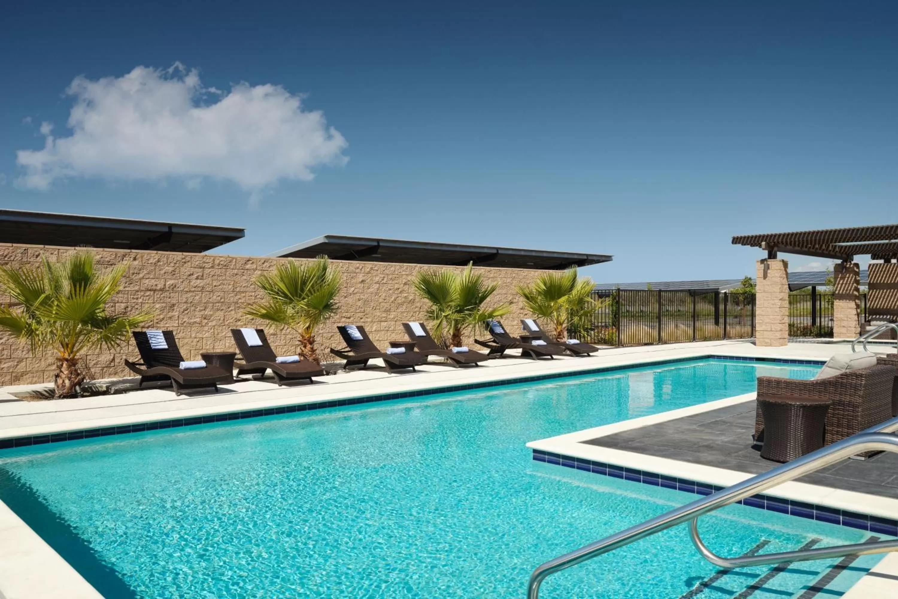 Swimming pool in SpringHill Suites by Marriott Milpitas Silicon Valley