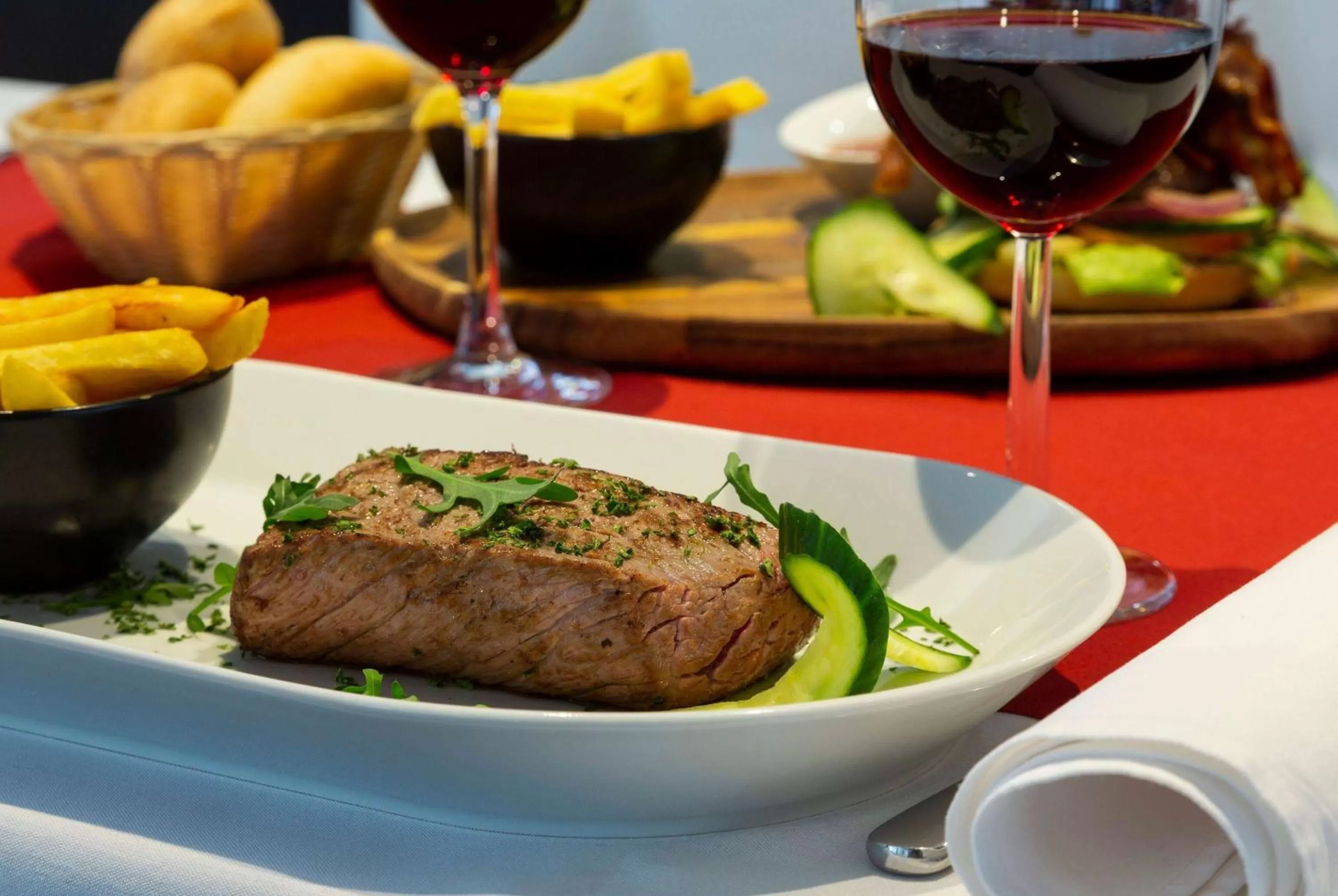 Lounge or bar, Food in Hotel Ramada Brussels Woluwe