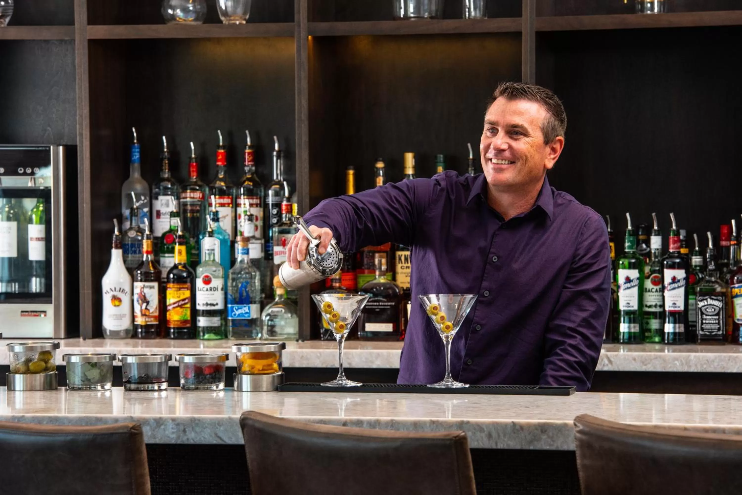 Lounge or bar in Holiday Inn Boston Logan Airport - Chelsea by IHG