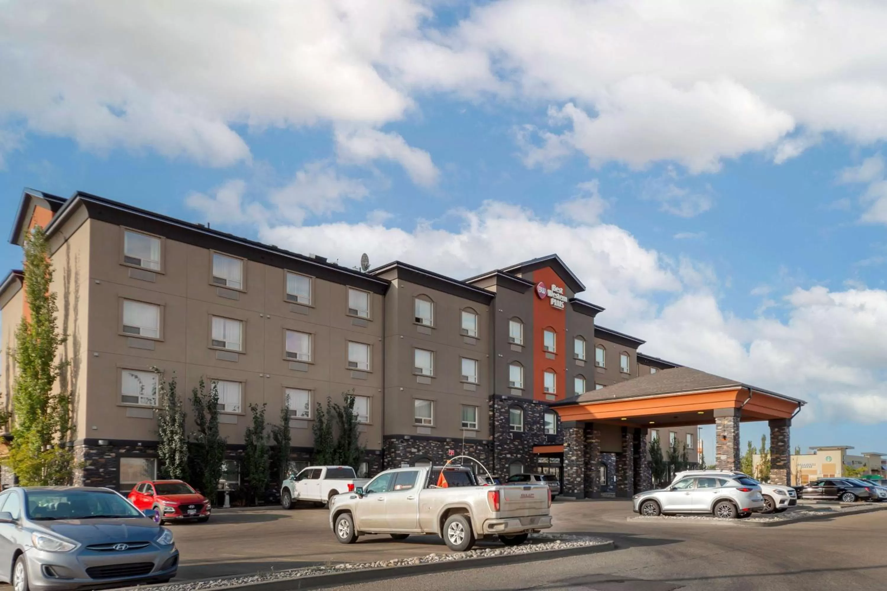 Property building in Best Western Plus Sherwood Park Inn & Suites