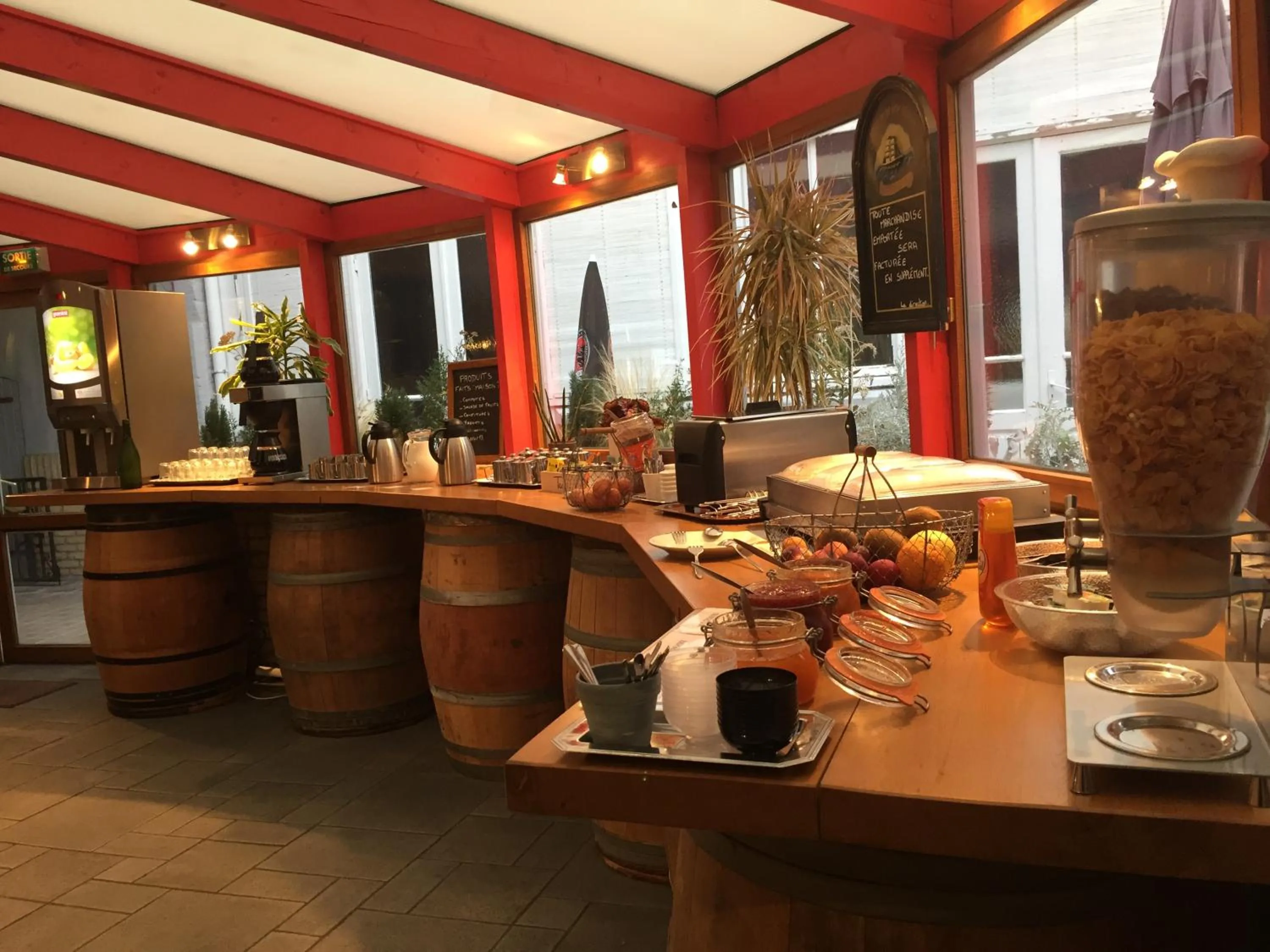 Breakfast in Hôtel - Restaurant Au Tonnelier