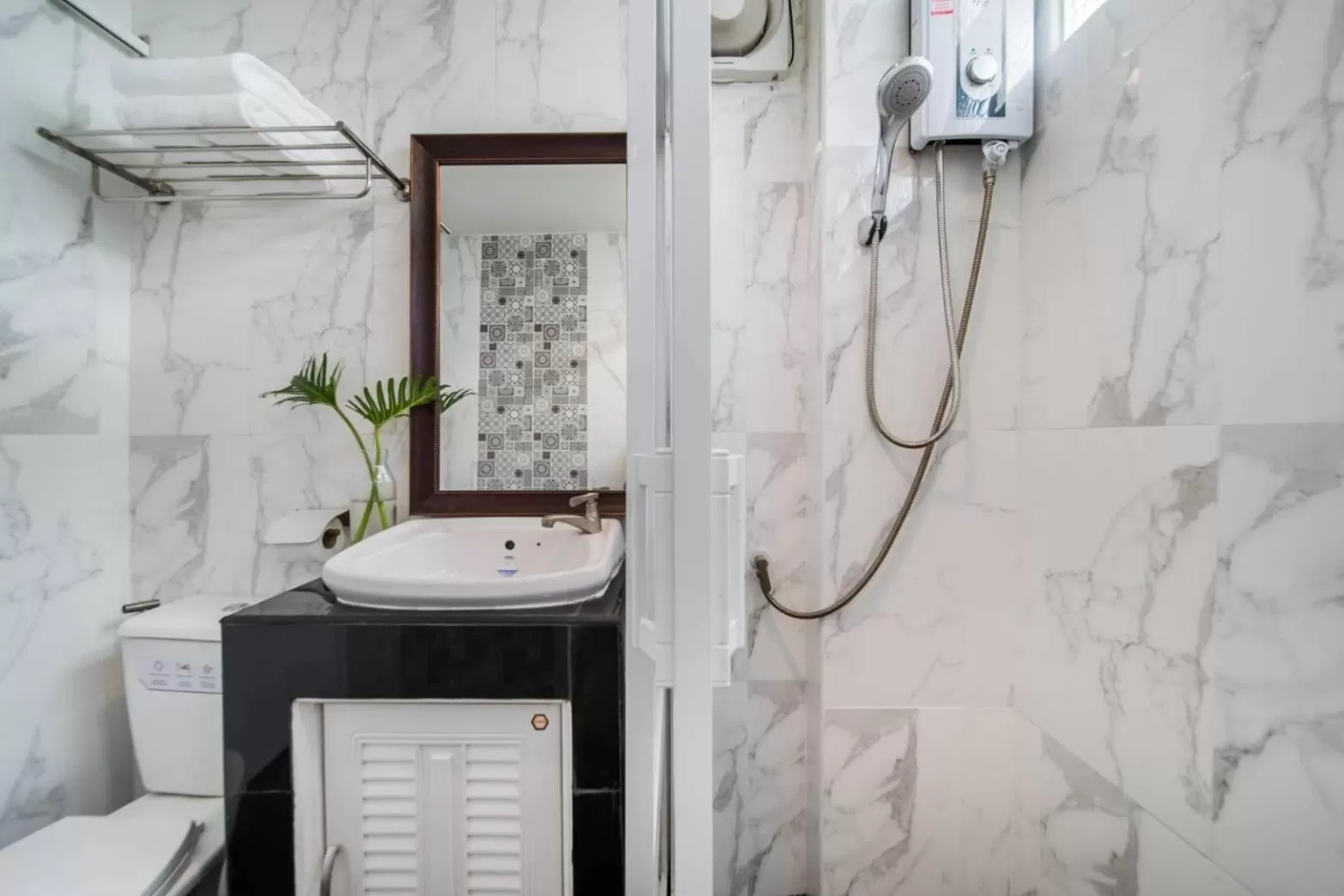 Bathroom in Ratchada Point Hotel