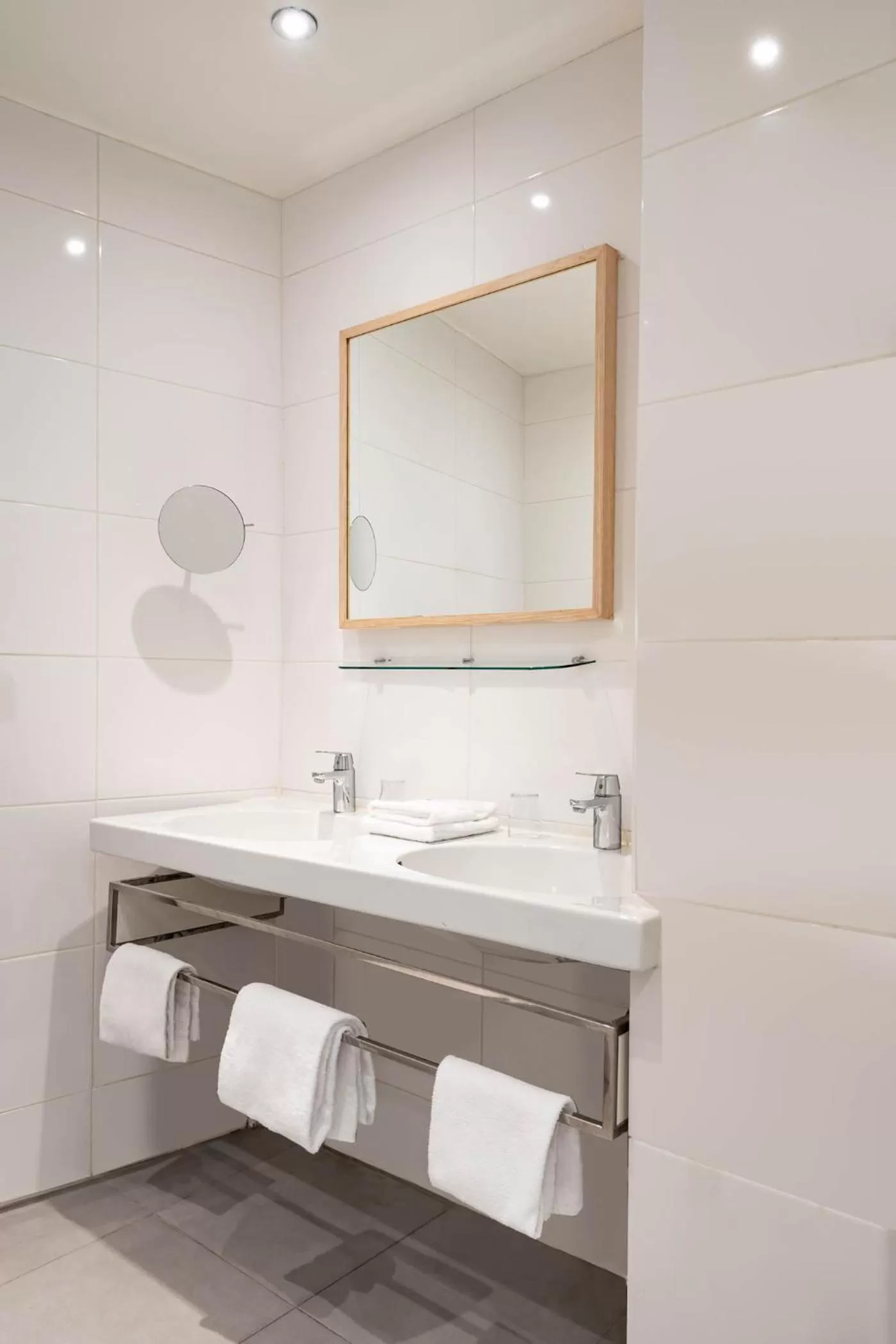 Bathroom in Hotel Kaijoo by HappyCulture