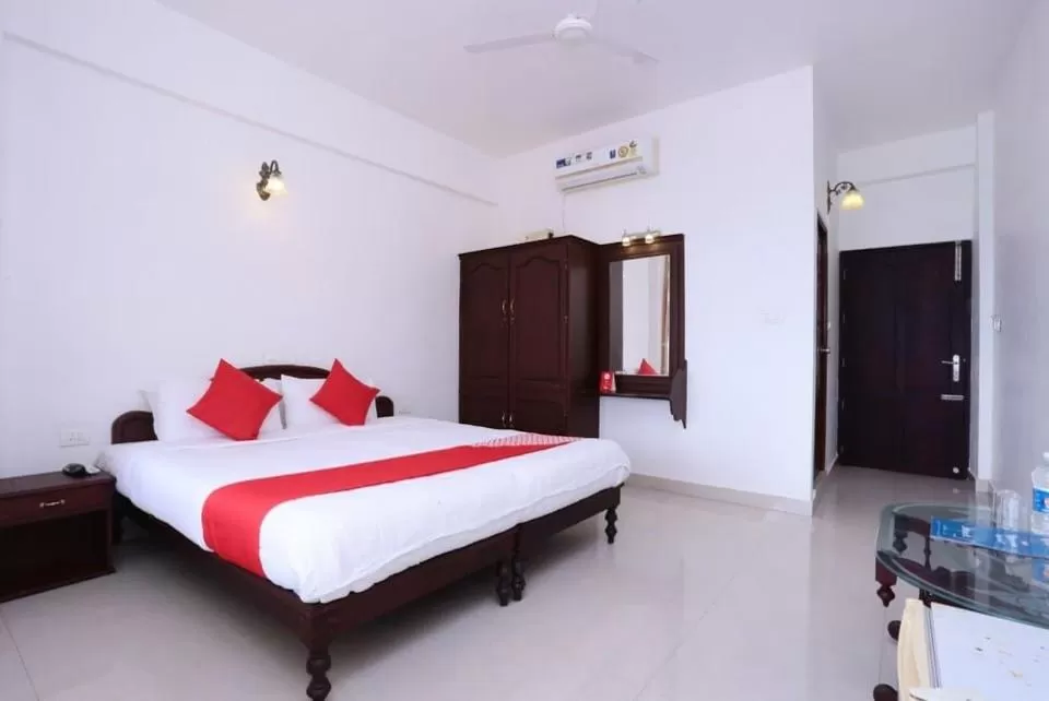 Bedroom, Bed in Swapnatheeram Beach Resort