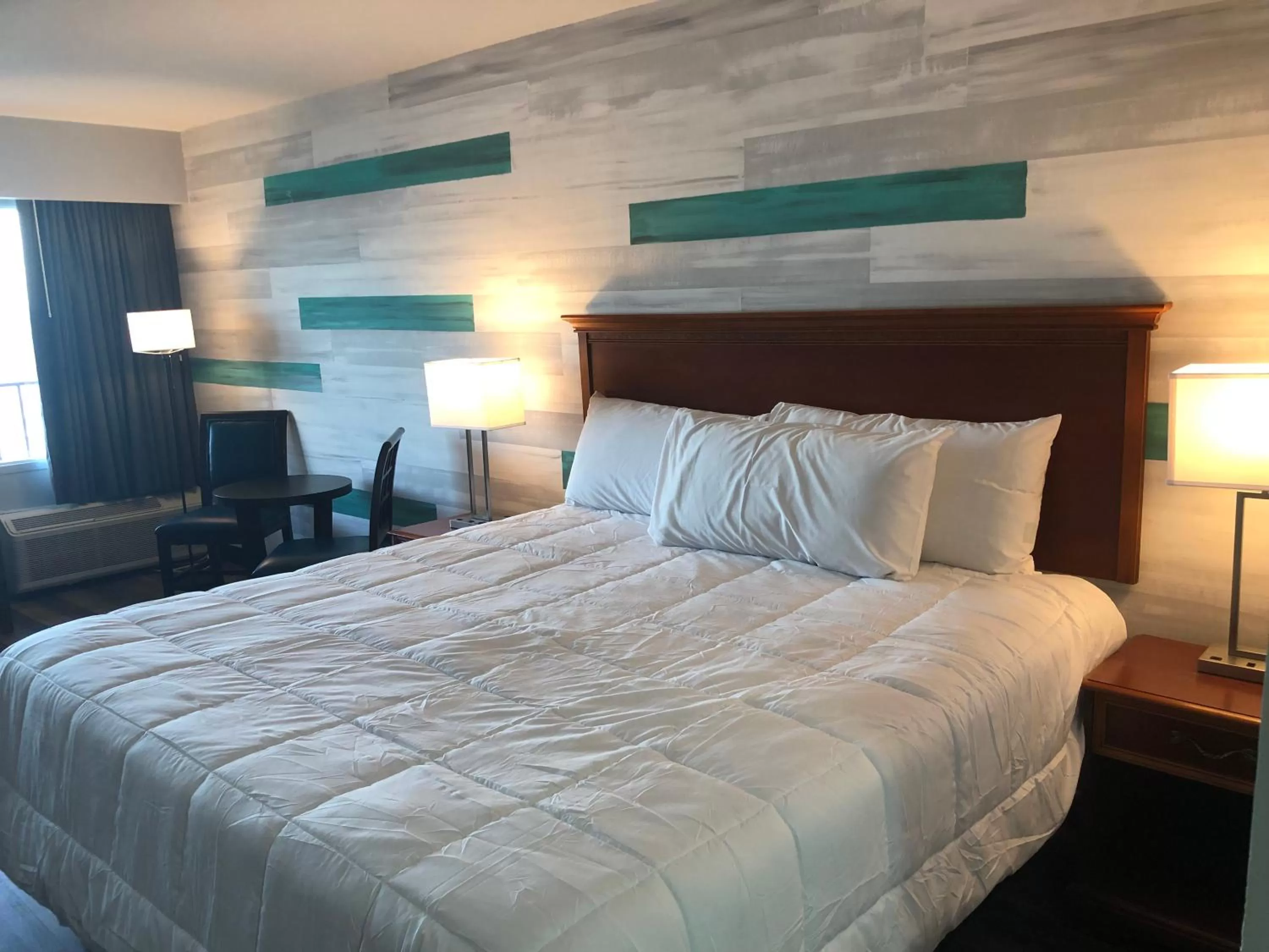 Bed in Gazebo Inn Oceanfront