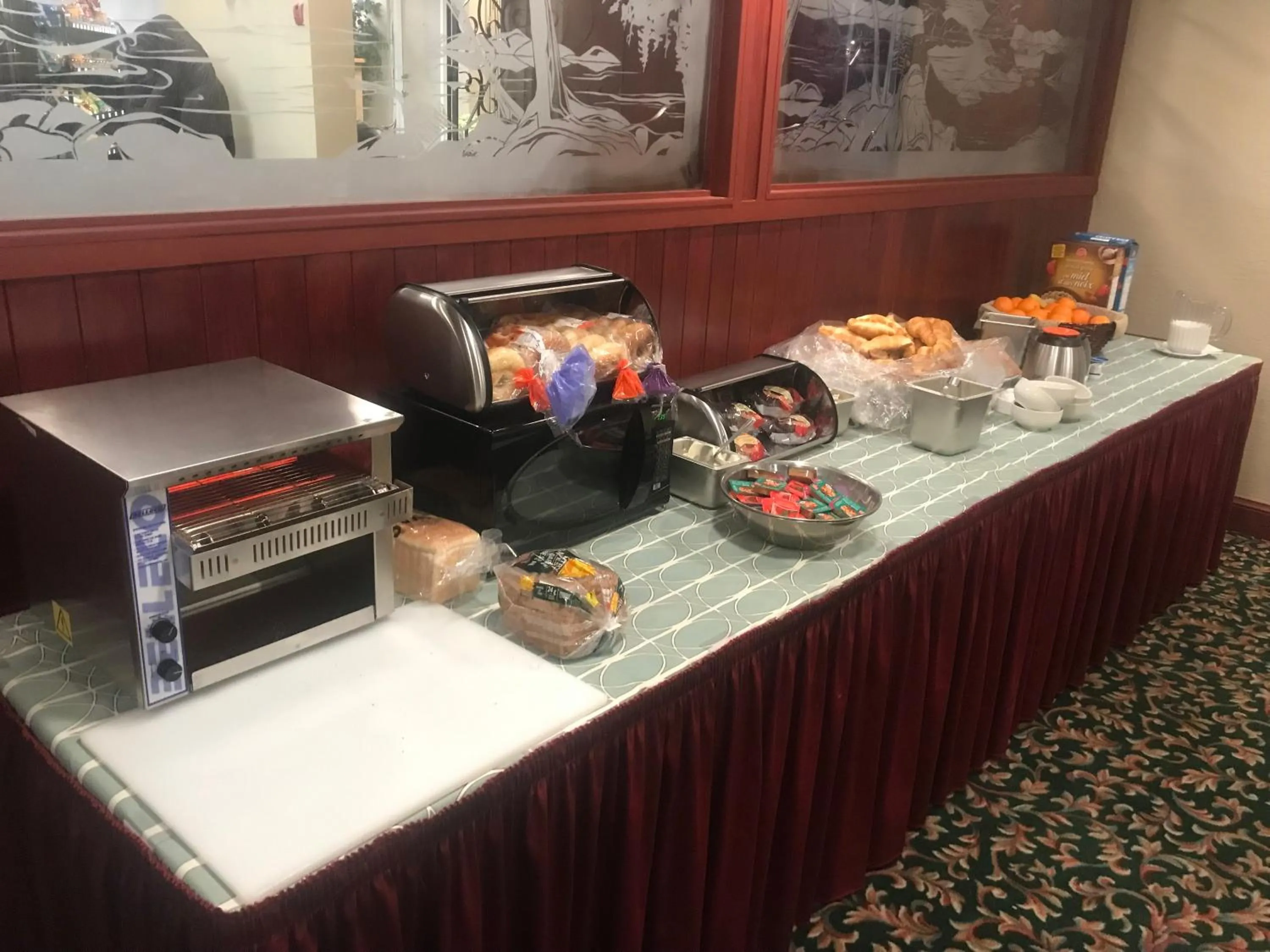 Restaurant/places to eat in Airport Inn