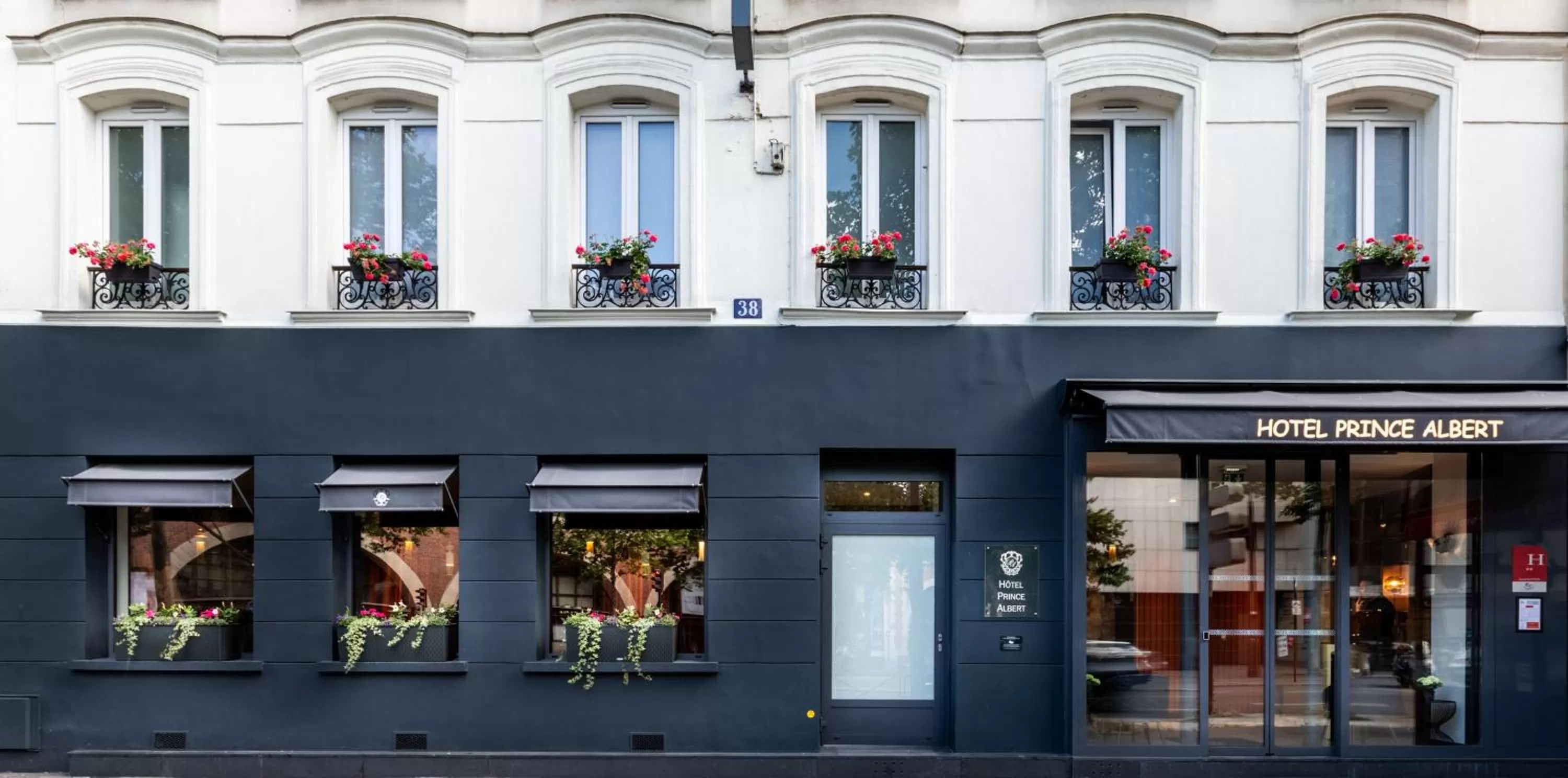 Property building in Hôtel Prince Albert Gare de Lyon