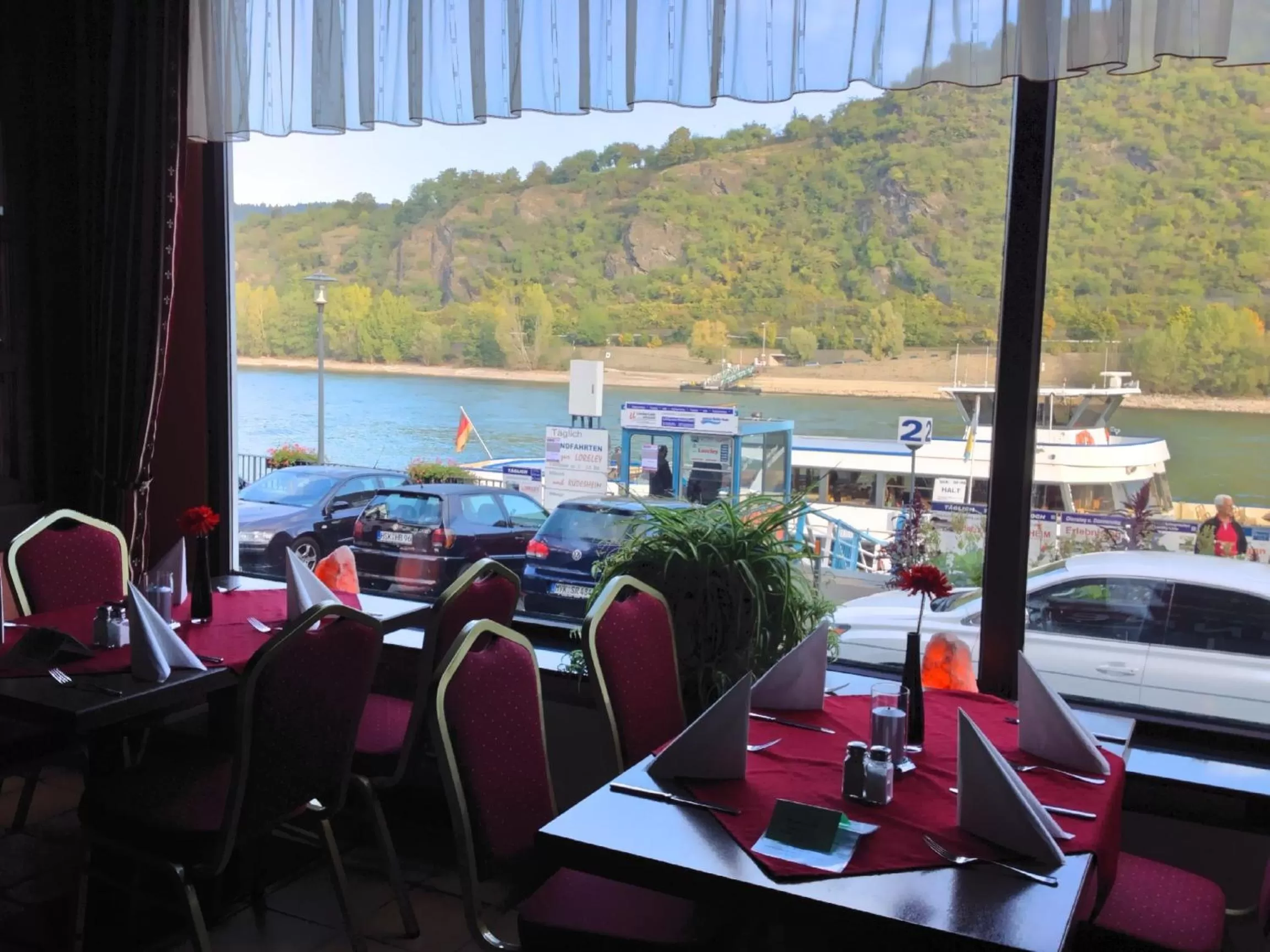 Communal lounge/ TV room in Hotel Rheinlust