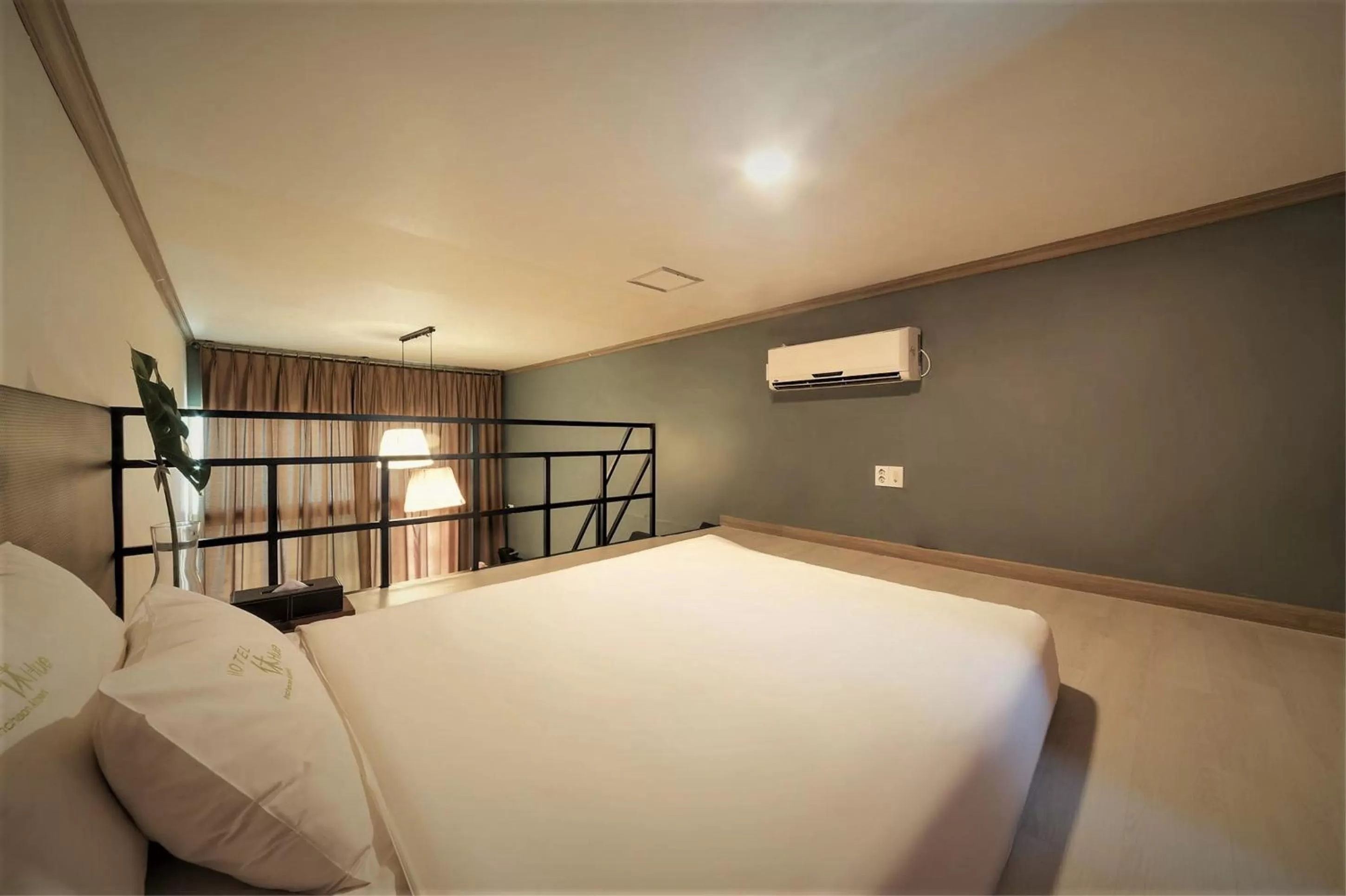 Bed in Hotel Hue Loft