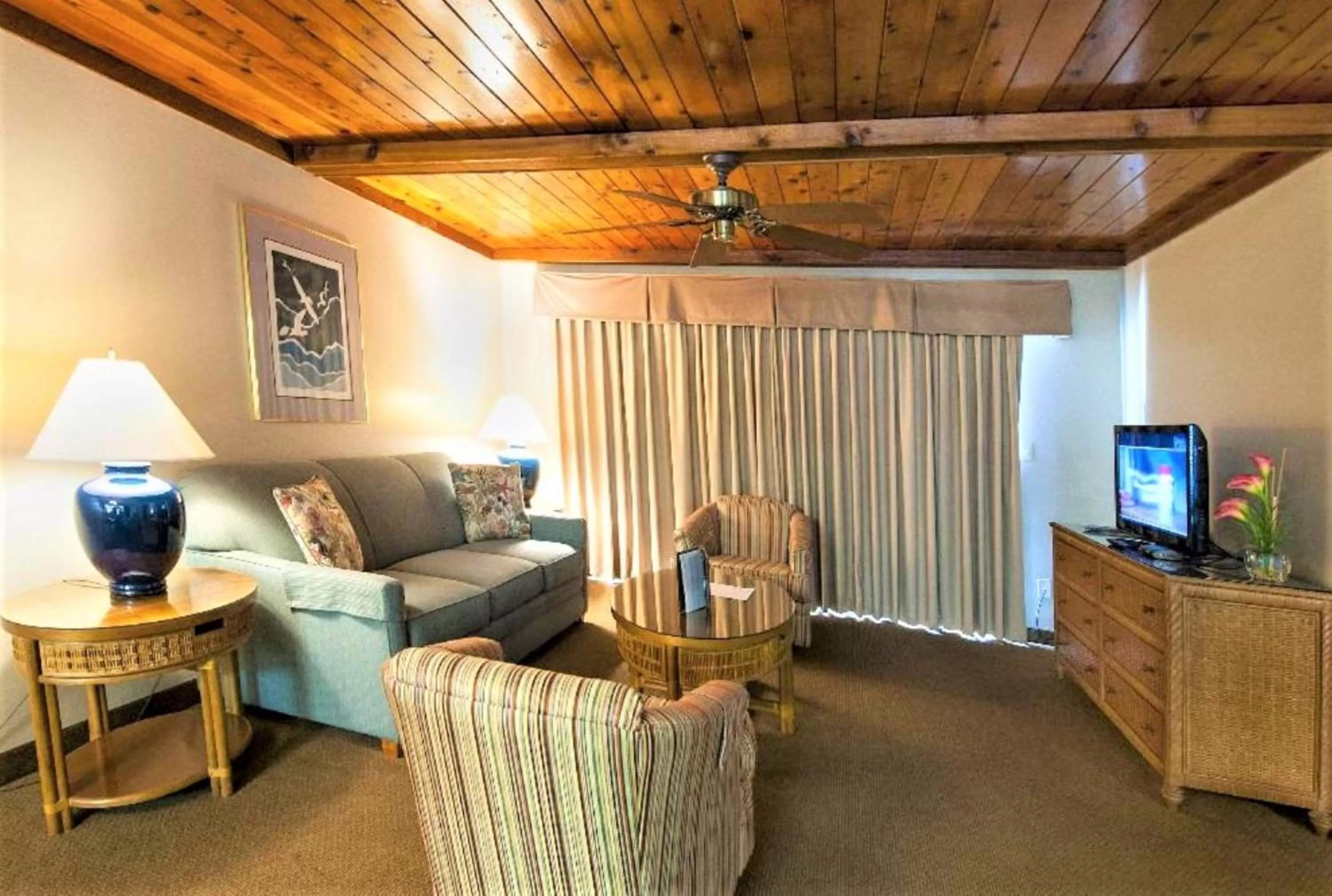 TV and multimedia in Royal Holiday Beach Resort