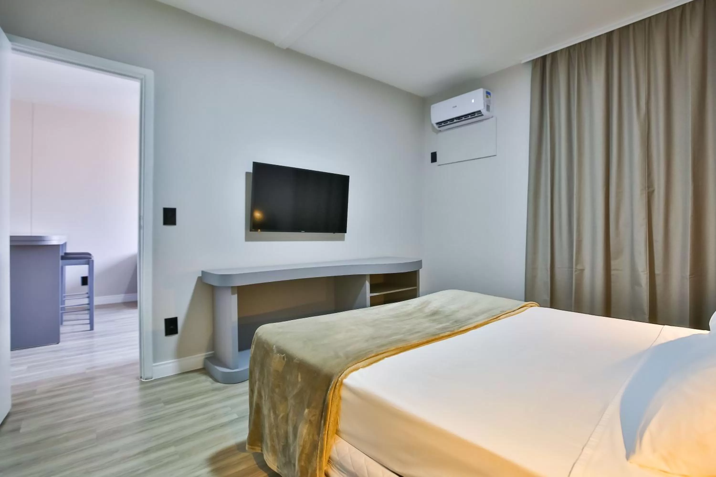 TV and multimedia, Bed in Vivendas Rio Claro by Atlantica