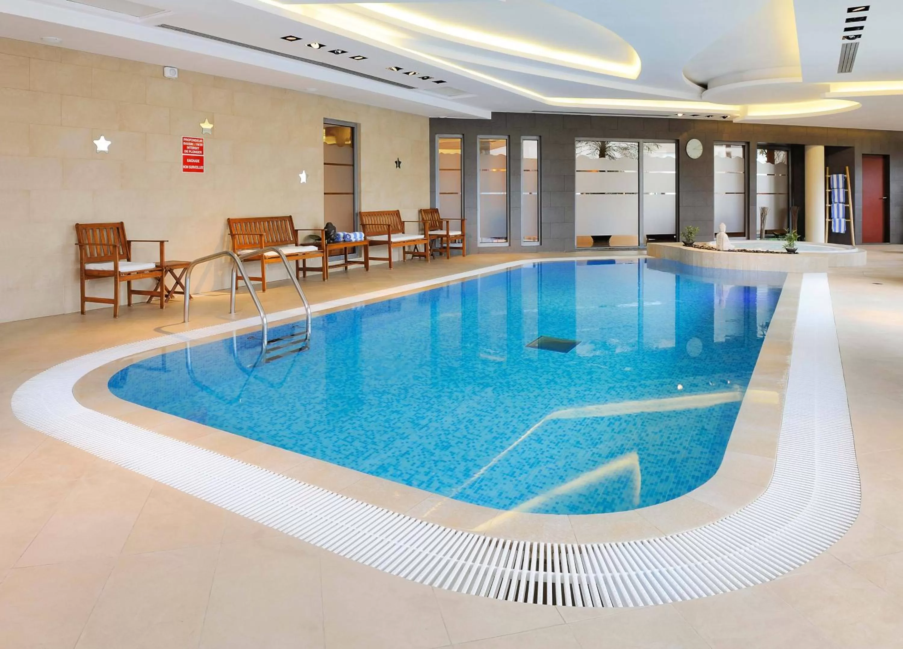 Swimming pool in Residhome Paris-Massy