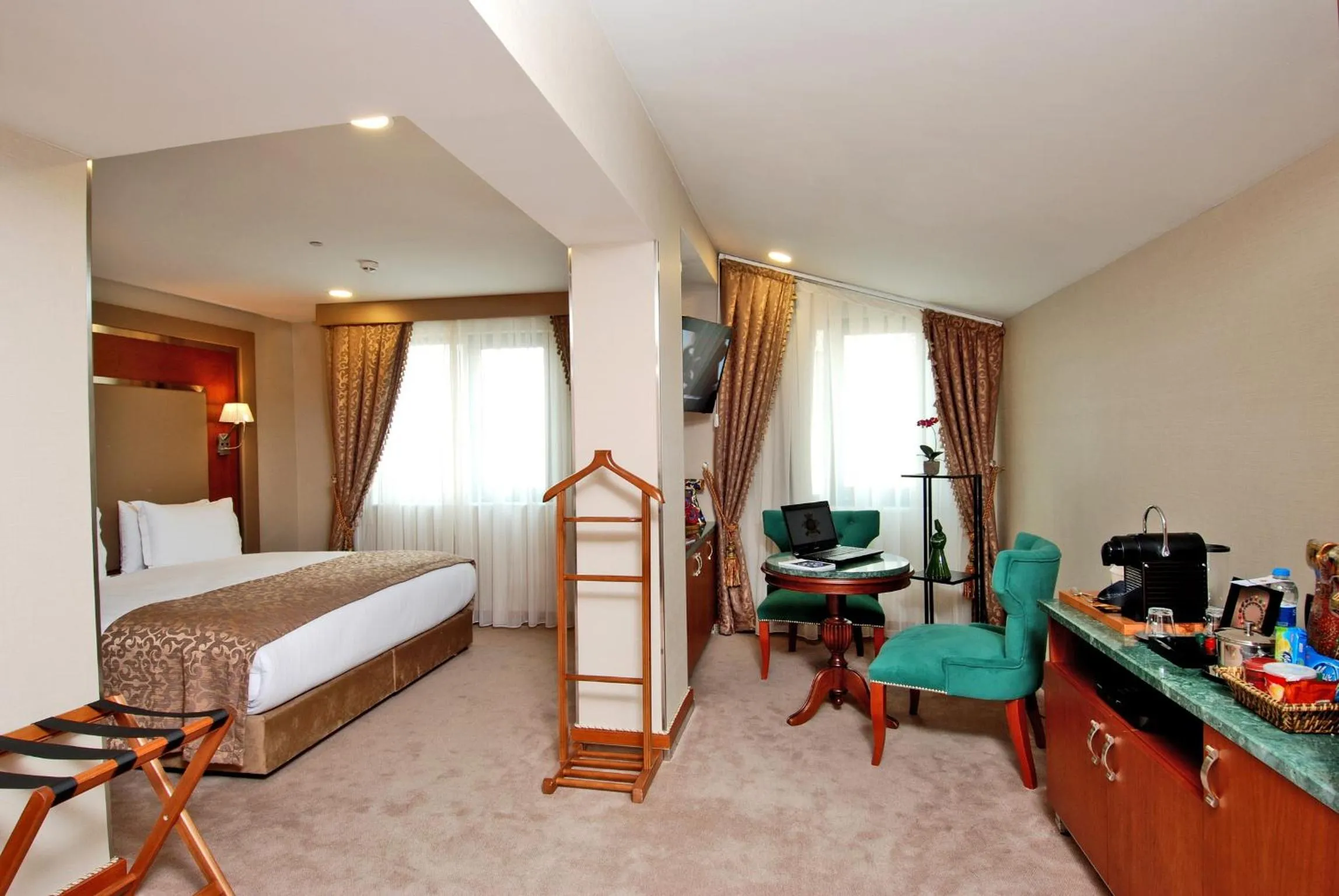 Junior Suite in Dosso Dossi Hotels Old City