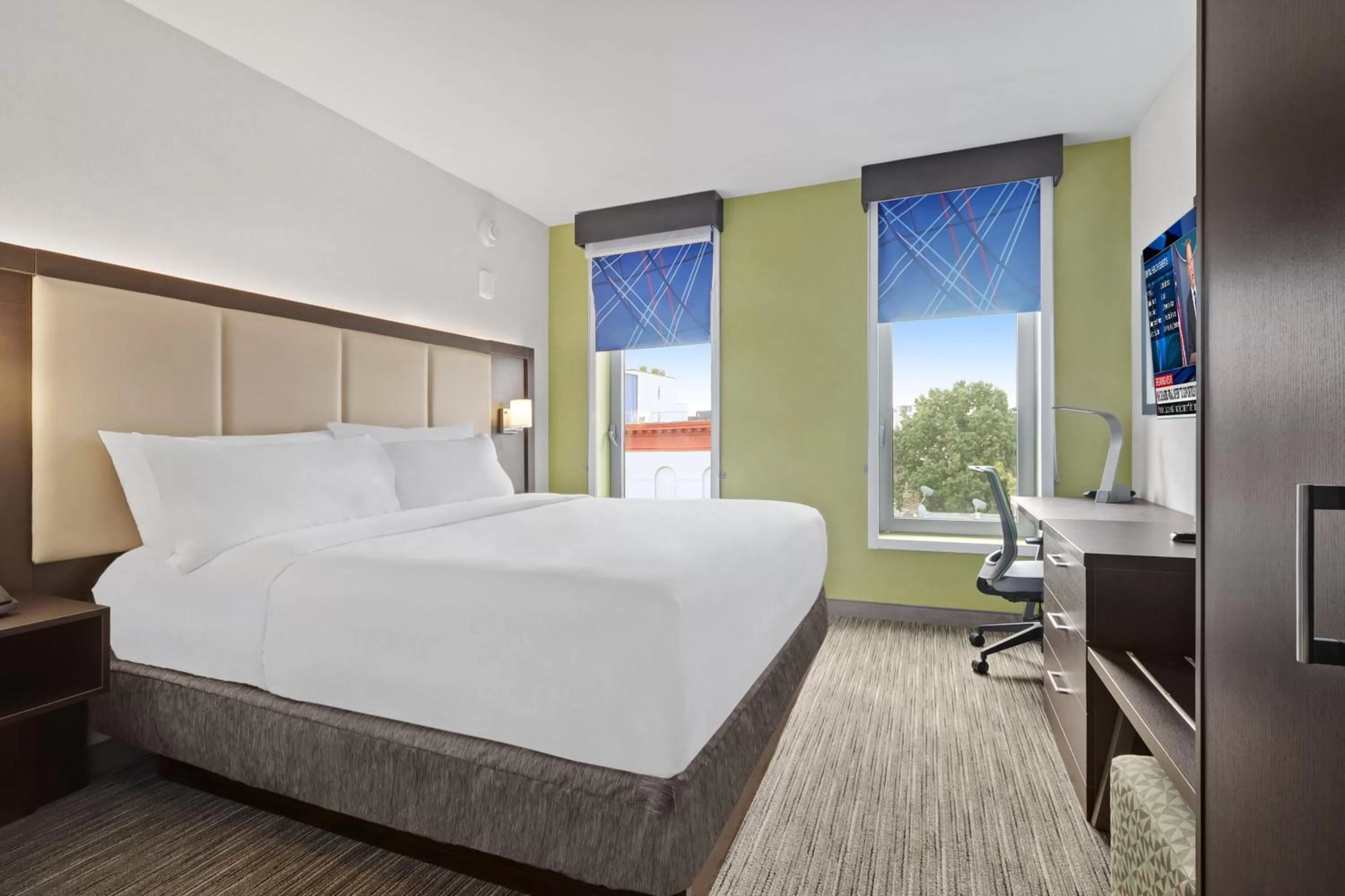 Photo of the whole room, Bed in Holiday Inn Express - Brooklyn - Bushwick , an IHG Hotel