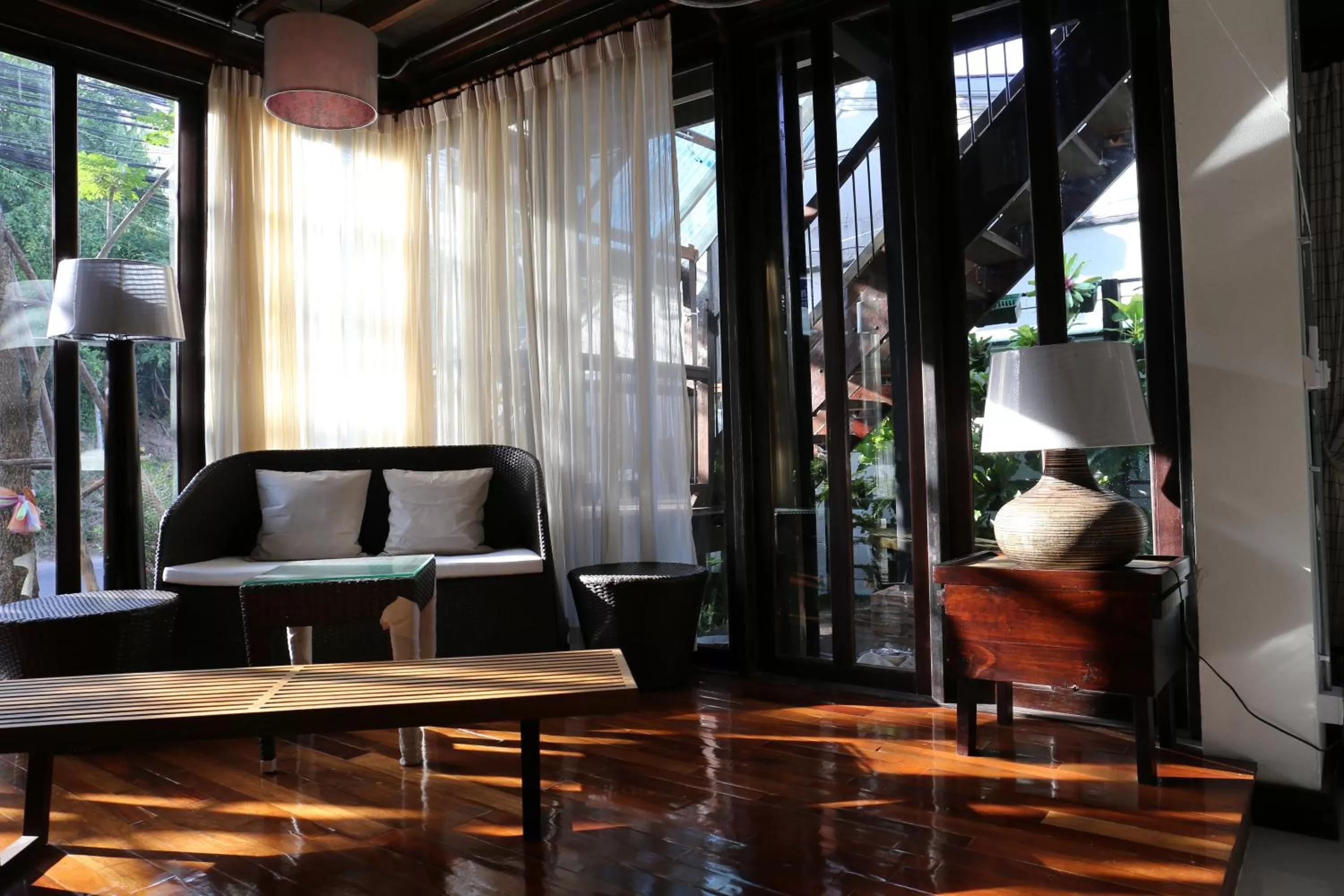 Communal lounge/ TV room in Kampaeng Ngam Hotel