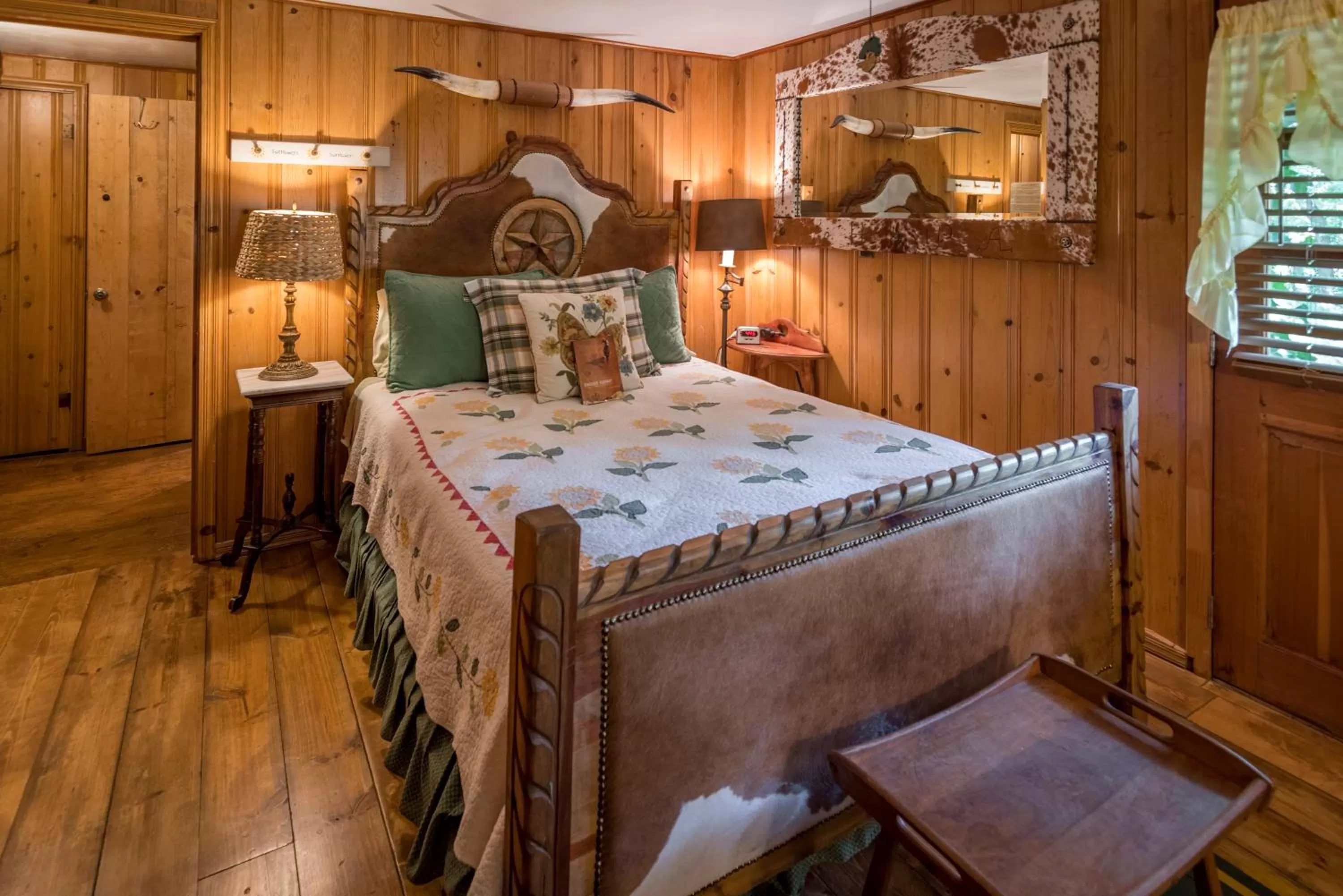 Bed in Country Woods Inn