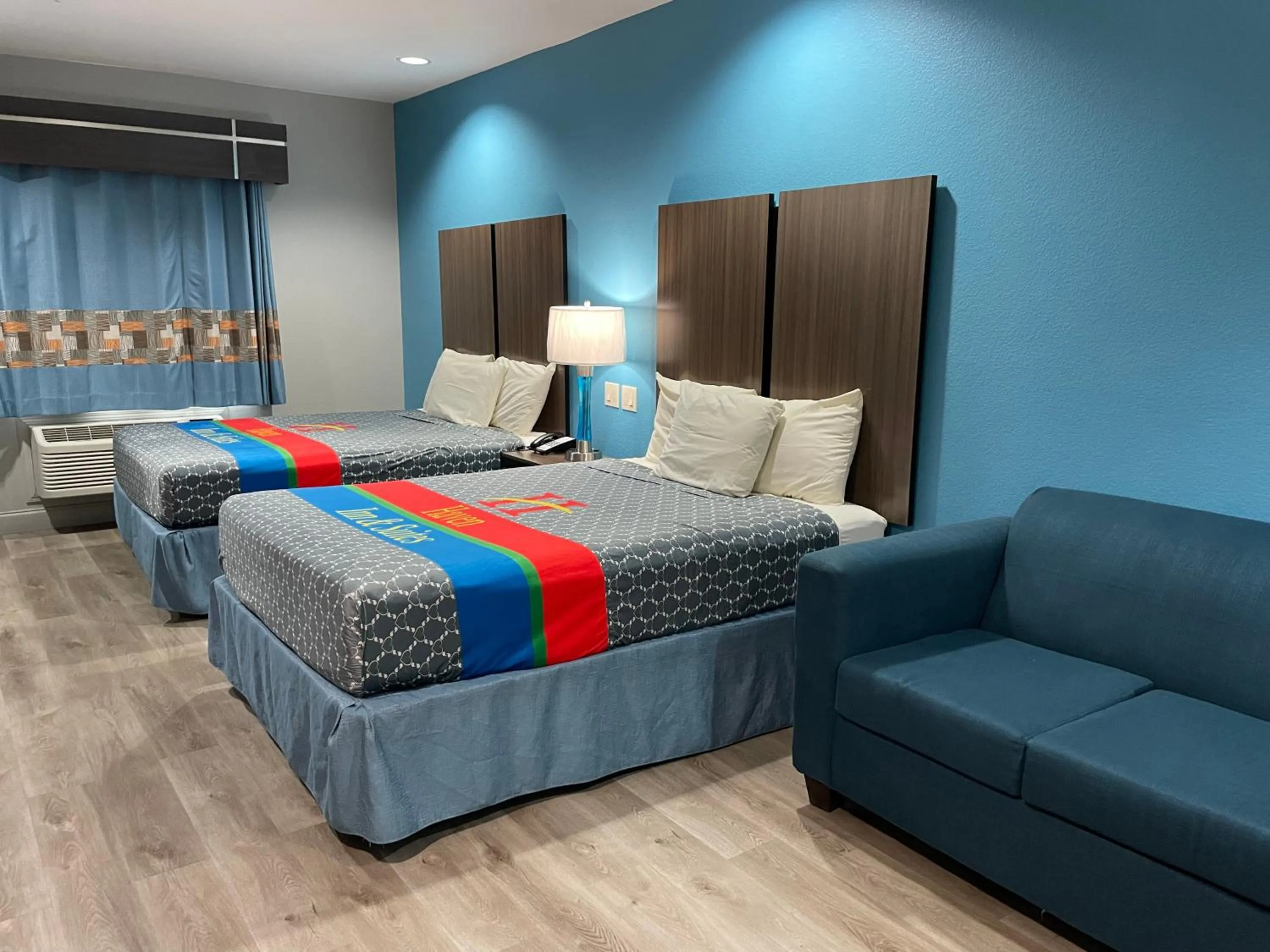 Bed in Haven Inn & Suites Downtown Houston.