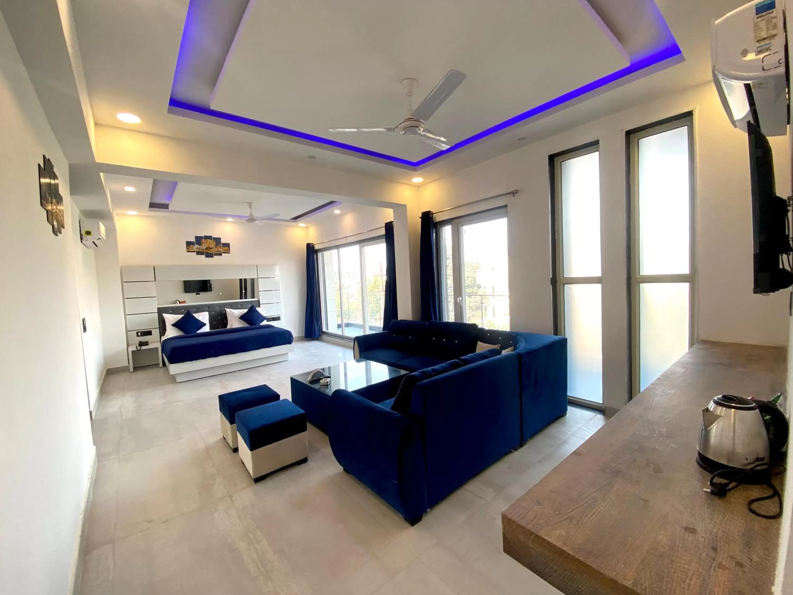 Seating Area in The Metro Stay By F9 Hotels-Near Sector 18 Metro Station Noida