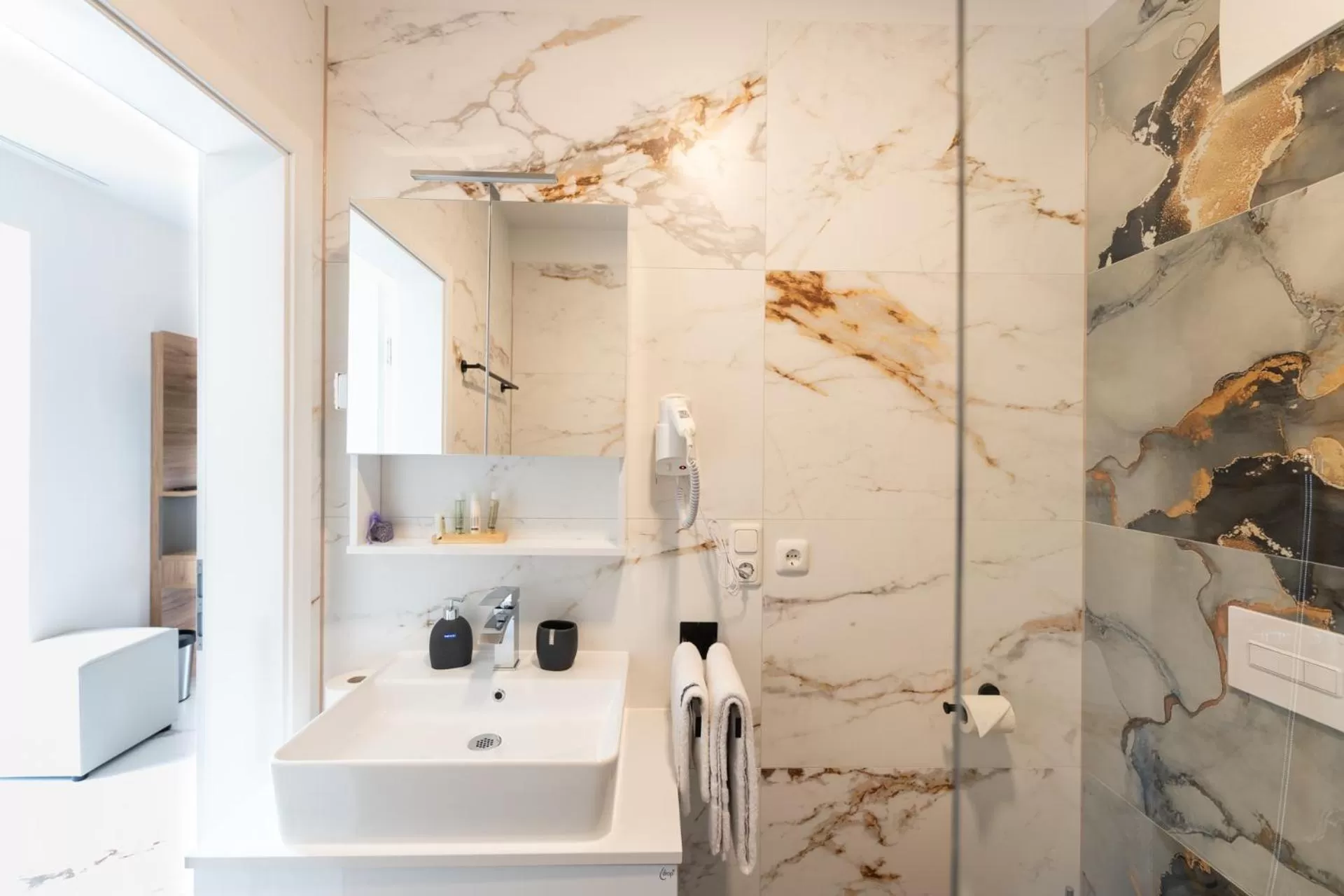 Shower in Hotel & Restaurant Sparta