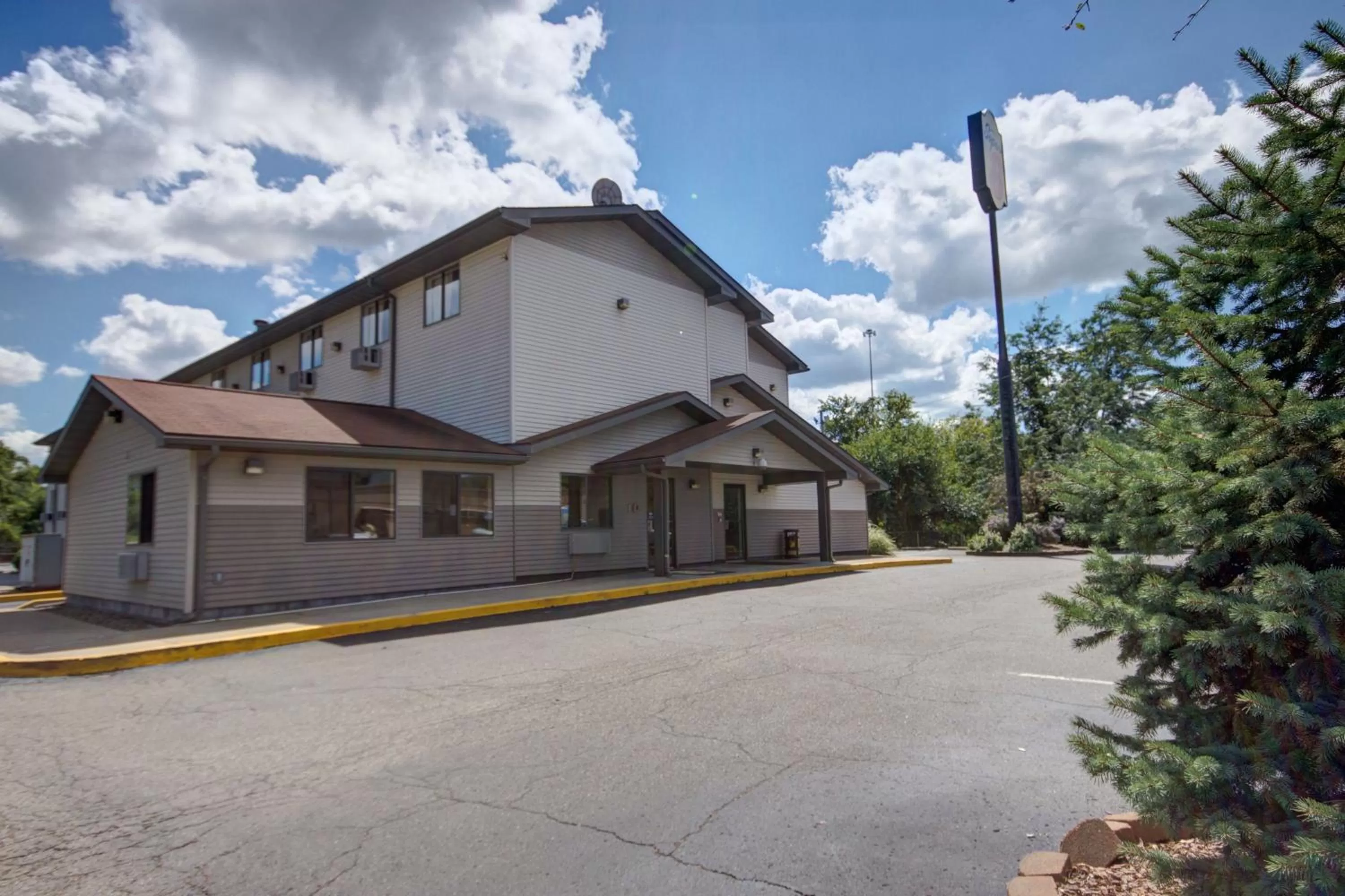 Property building in Super 8 by Wyndham Zanesville