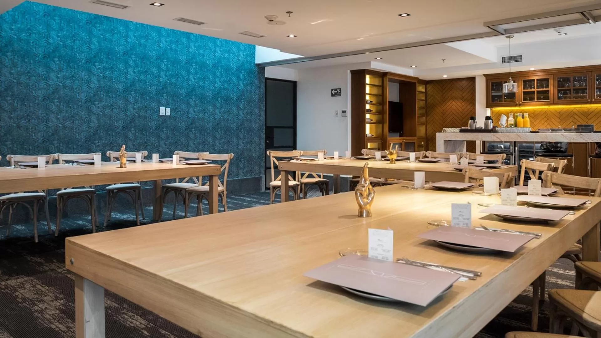 Business facilities in The Wild Oscar