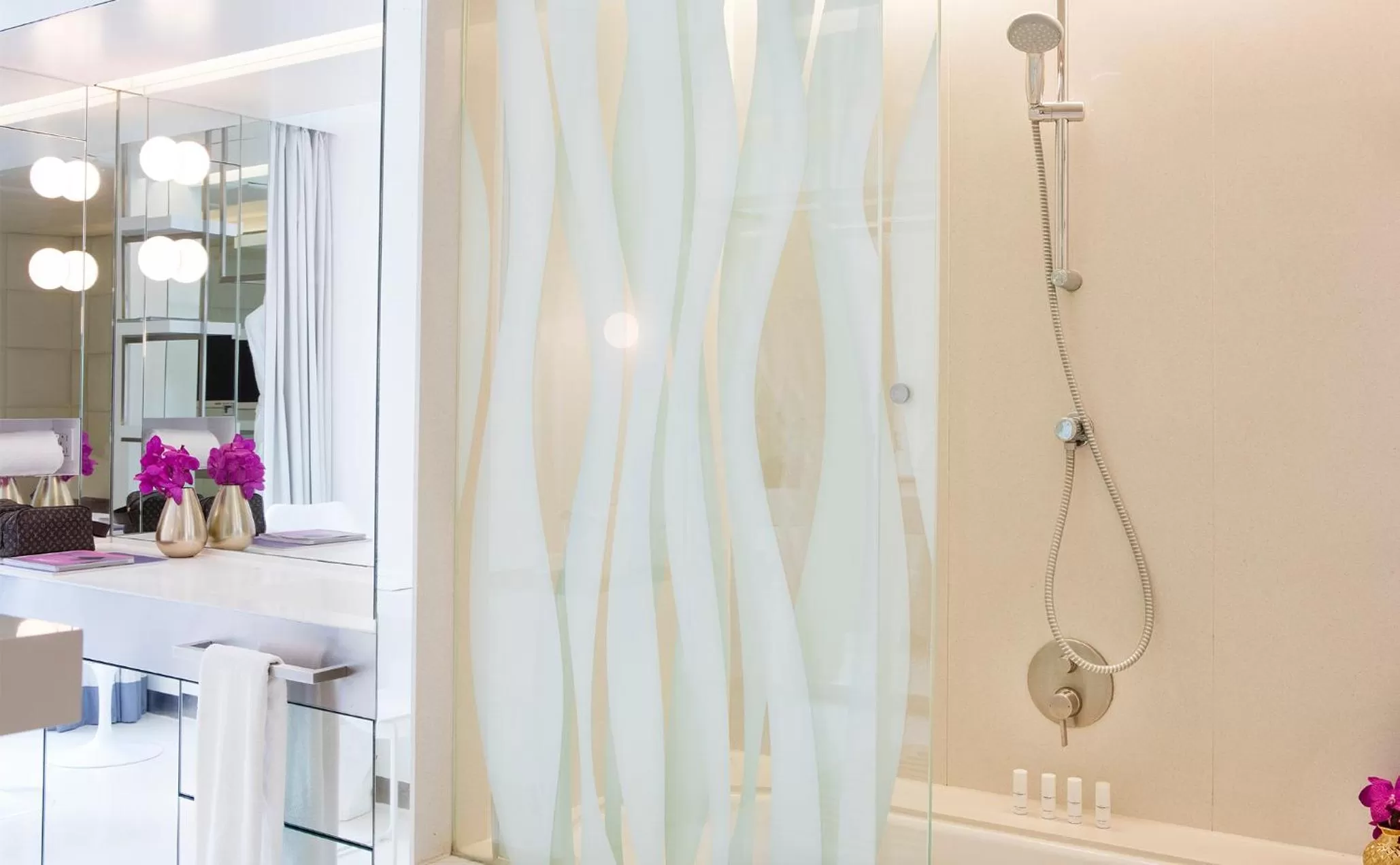 Shower, Bathroom in The Mirror Barcelona - Adults Only