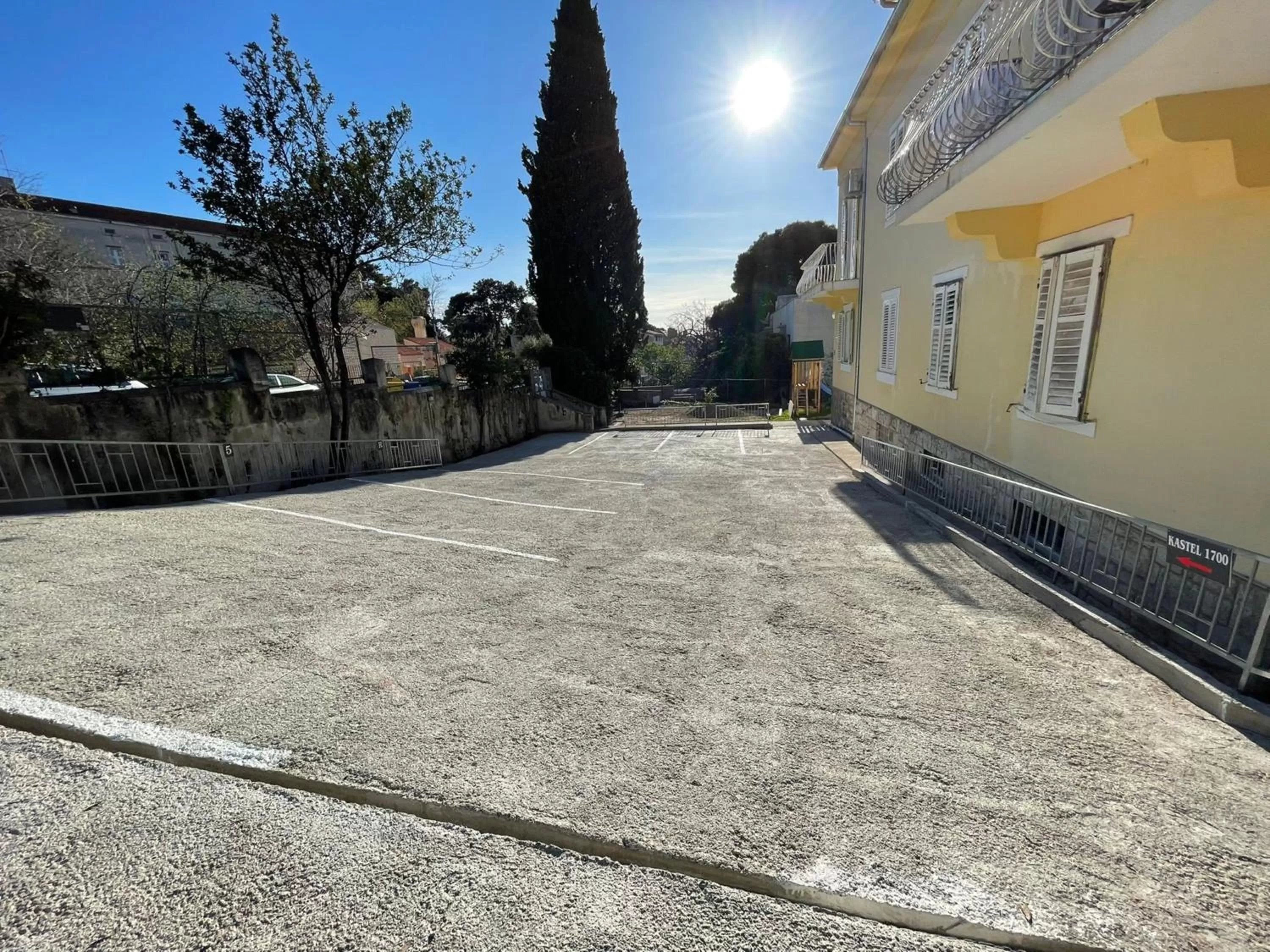 Parking in Deluxe Collection Hotel Kastel - Depadanse