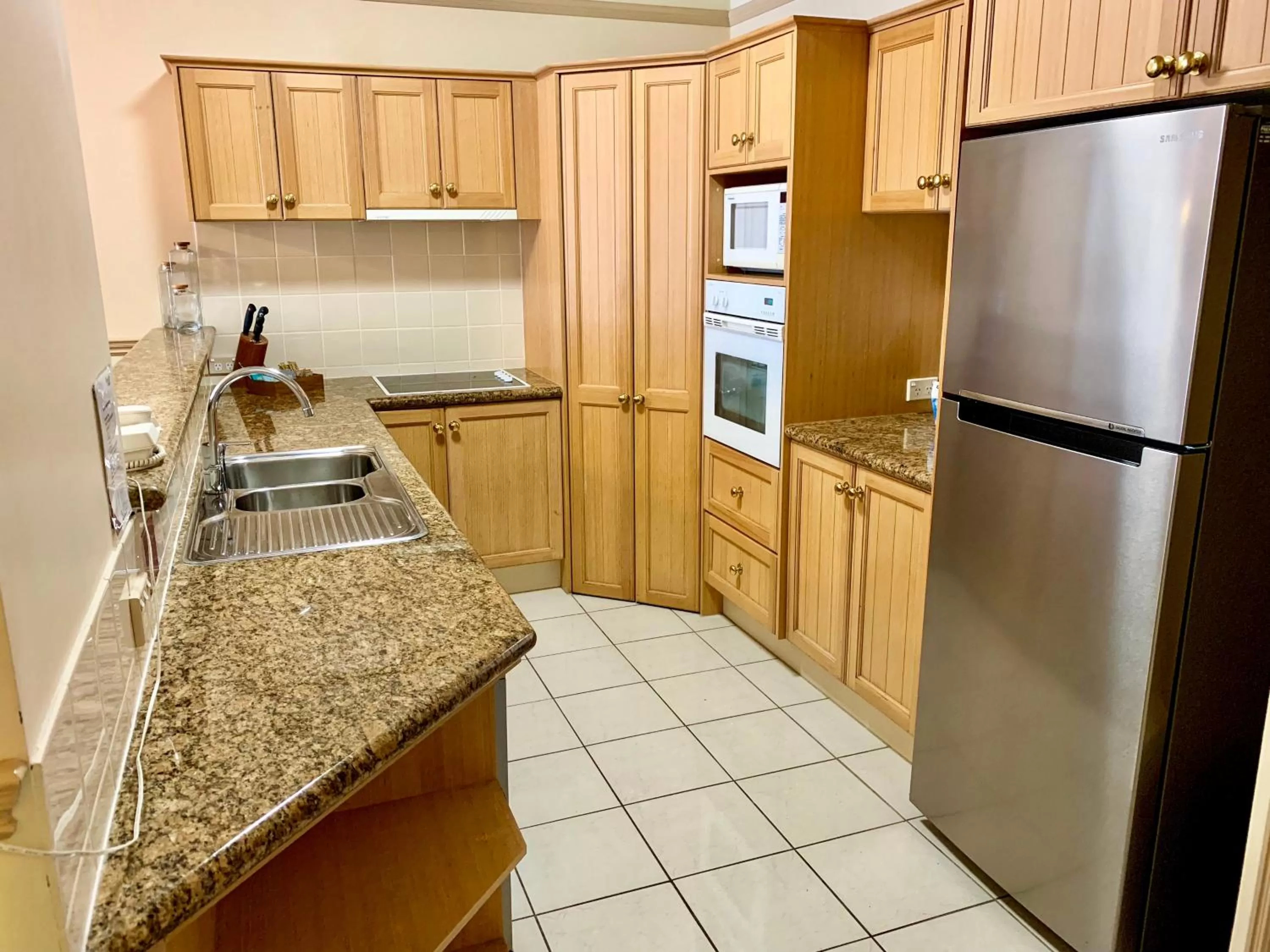 Kitchen or kitchenette in Royal Albert Hotel