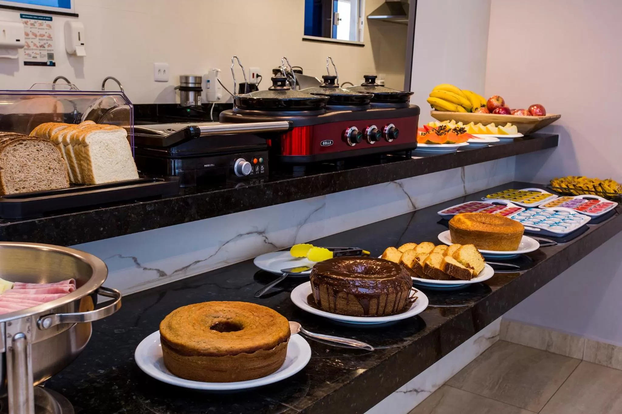 Buffet breakfast in Hotel Metrópole Paulínia