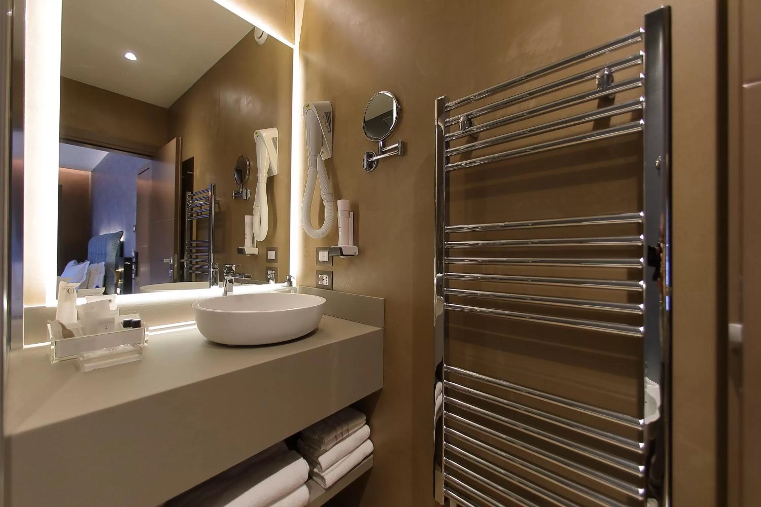 Bathroom in Hotel Bell'arrivo by Dori