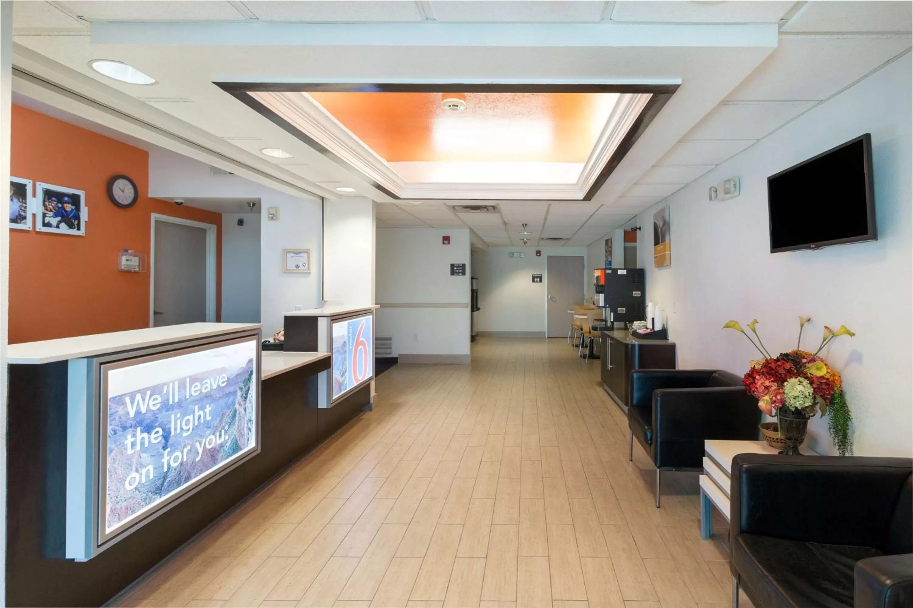 Property logo or sign in Motel 6-Hillsboro, TX