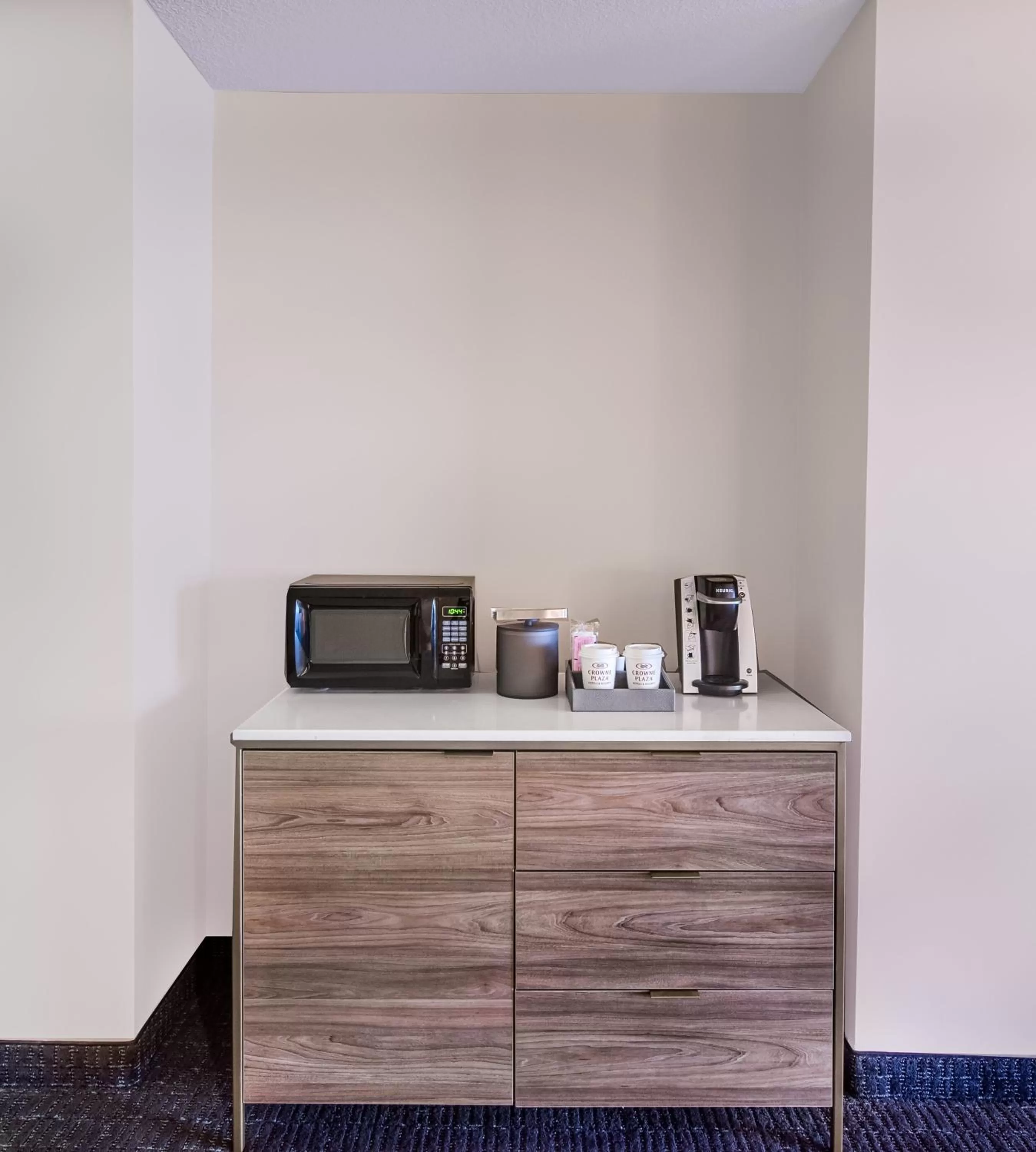 Photo of the whole room in Crowne Plaza Cleveland at Playhouse Square by IHG