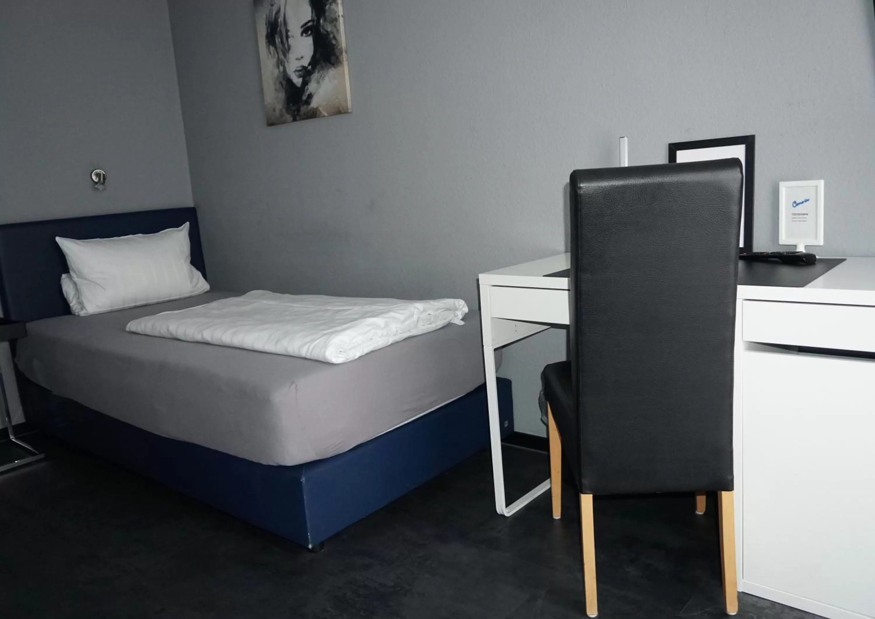 Photo of the whole room, Bed in Hotel Come In