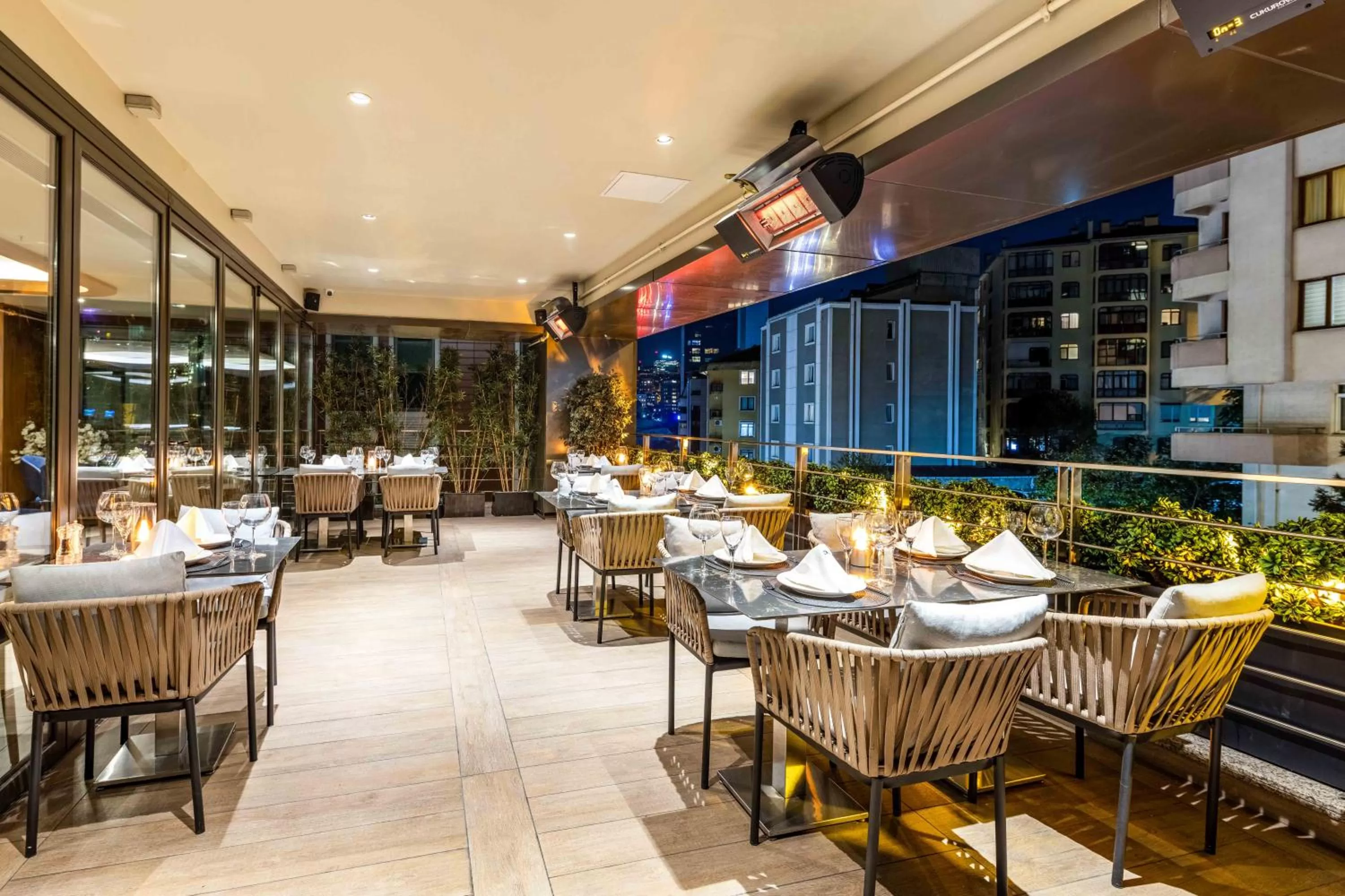 Restaurant/places to eat in Tzl Suites Hotel Nişantaşı