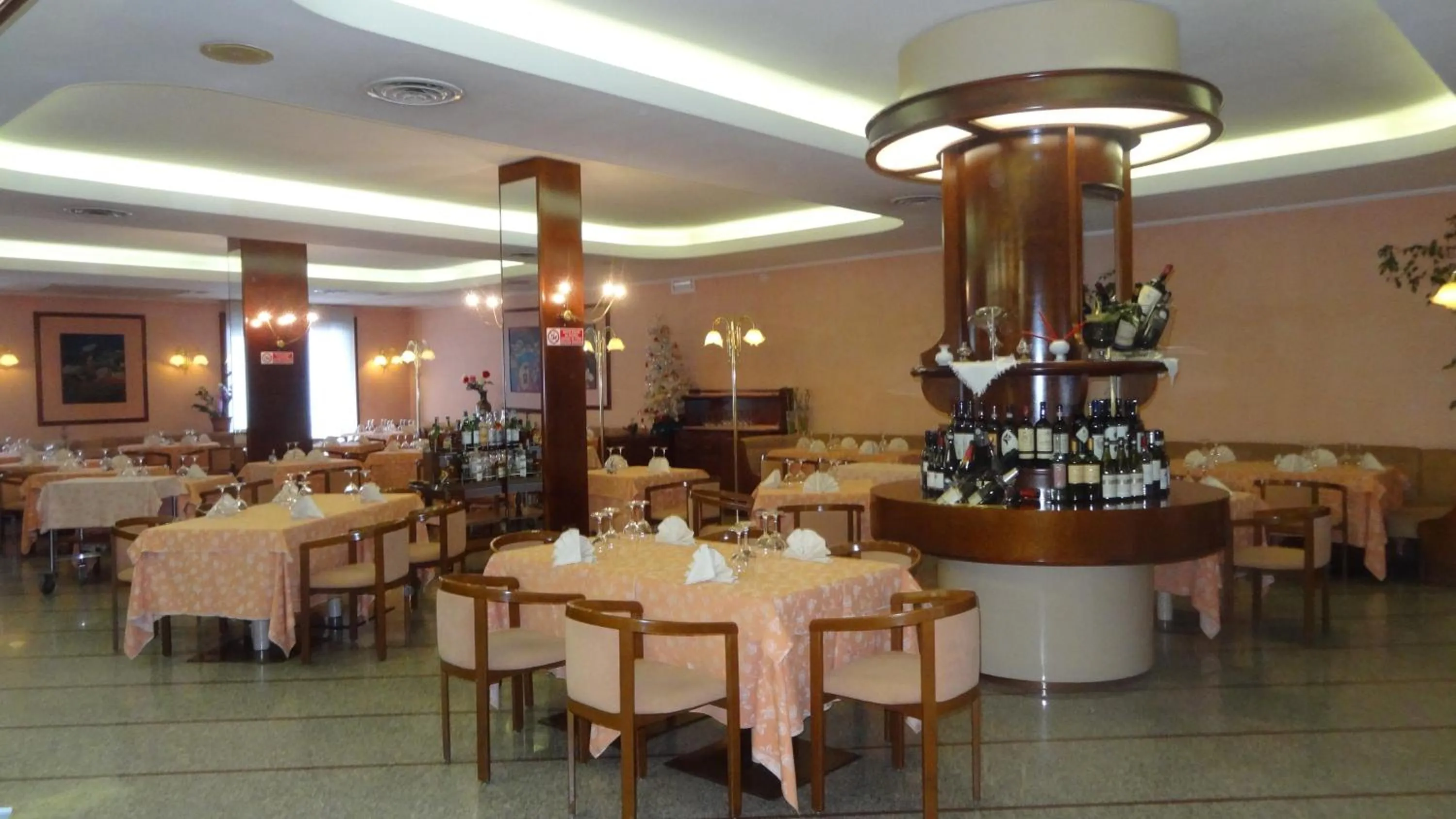 Restaurant/places to eat in Le Gronde